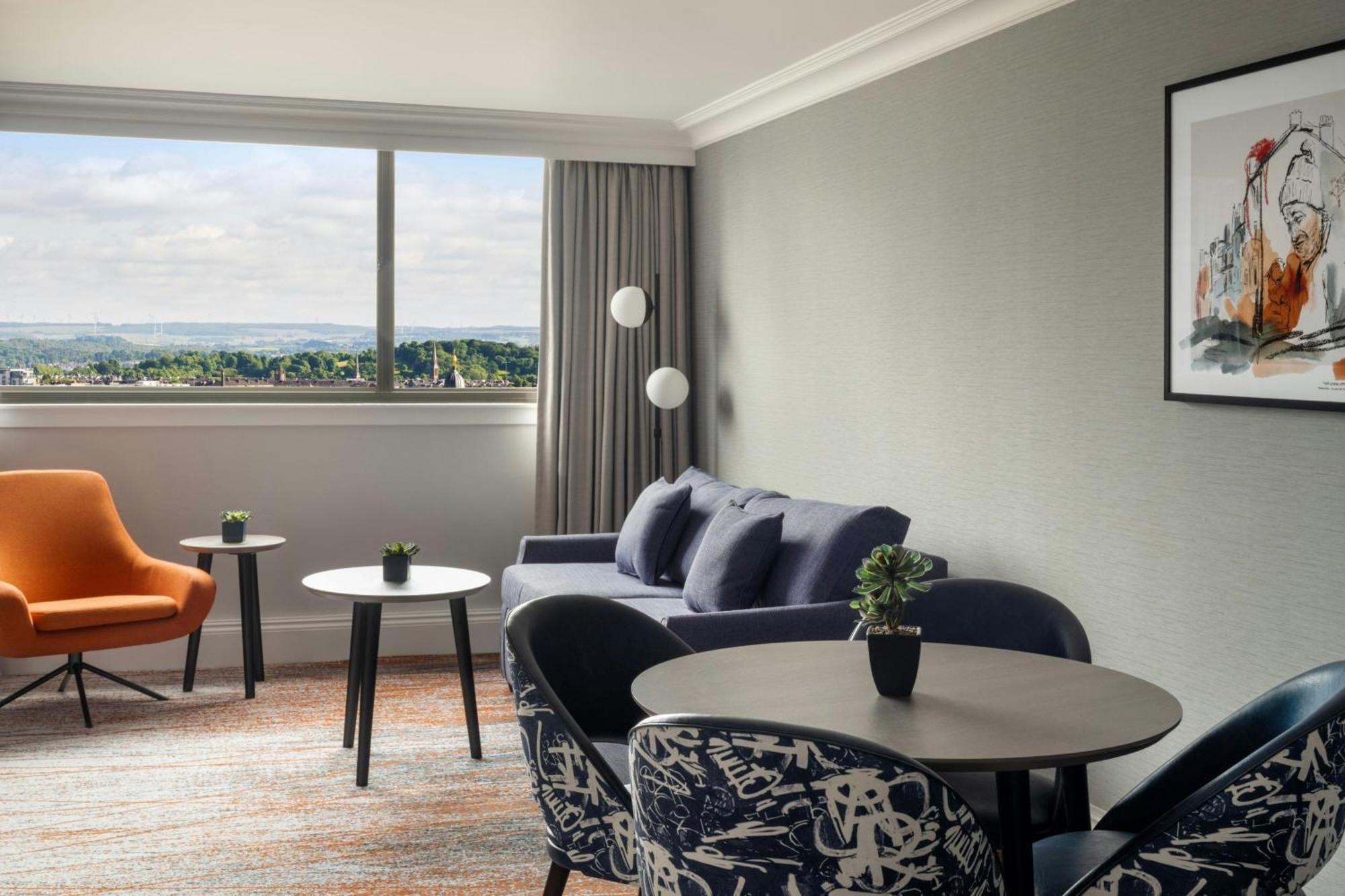 Executive Junior King Suite Lounge Access