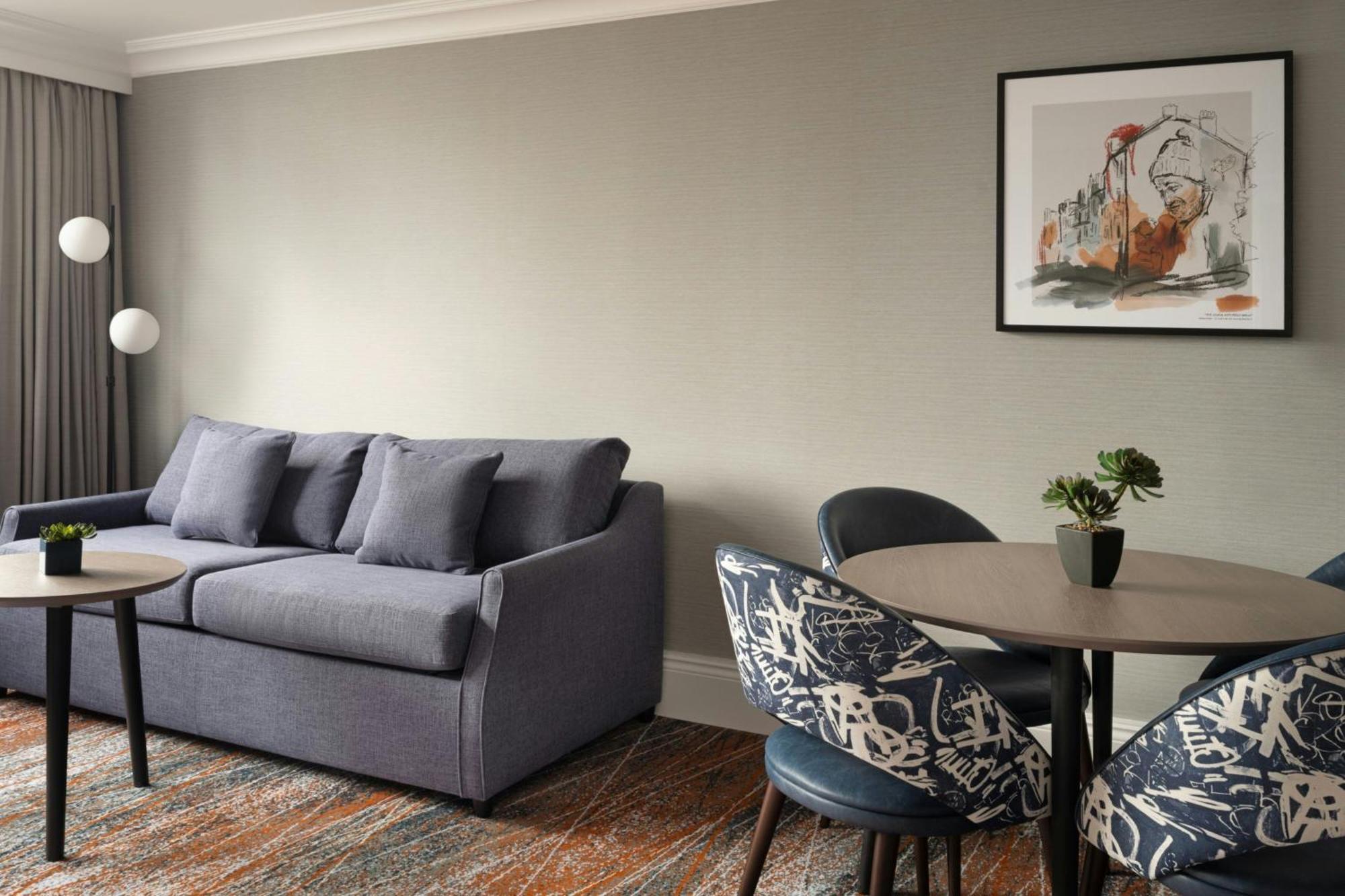 Executive Junior King Suite Lounge Access