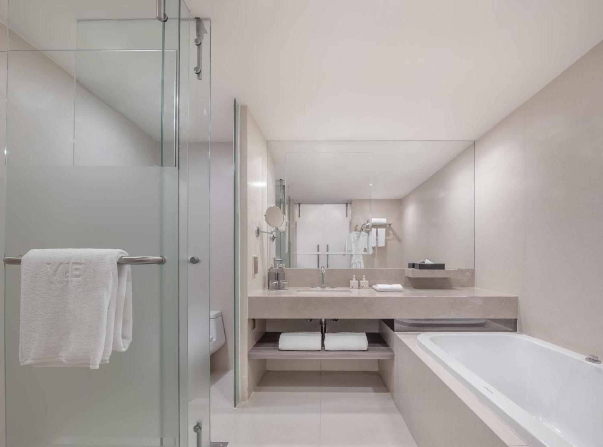 Two-Bedroom Suite Piano Club Privilege