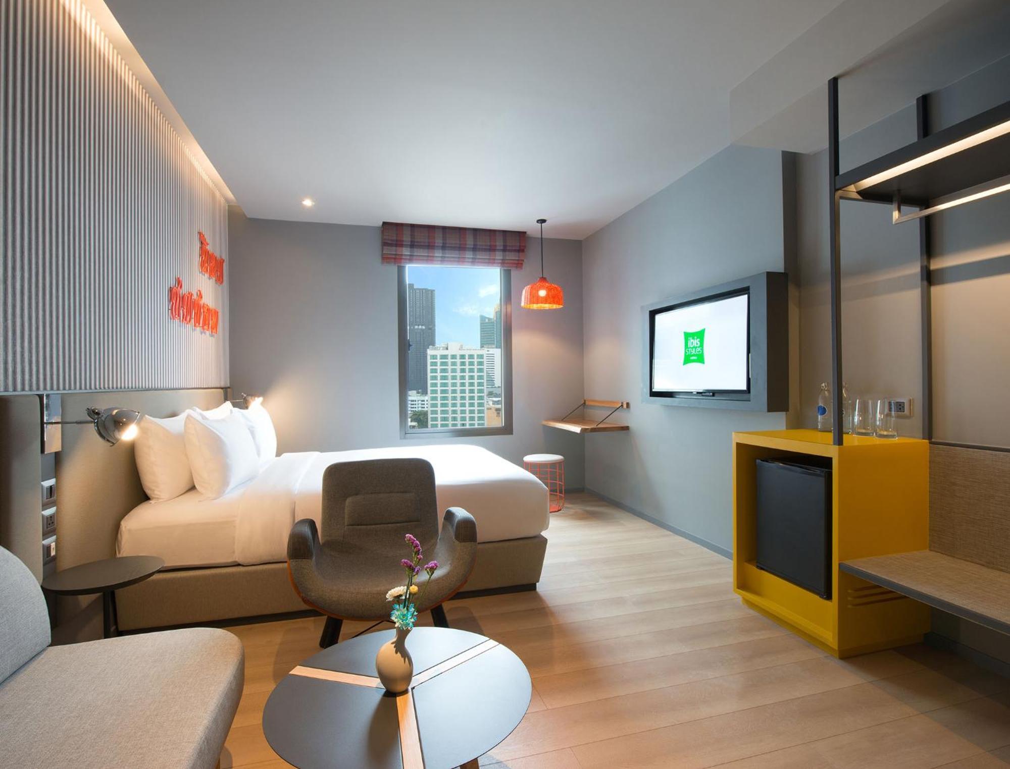 Superior Corner Queen Room
