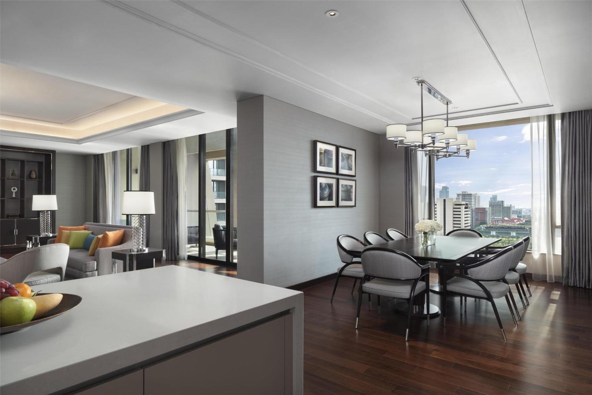 Three-Bedroom Sindhorn Royal Suite Balcony Lounge Access Thermal Journey Access