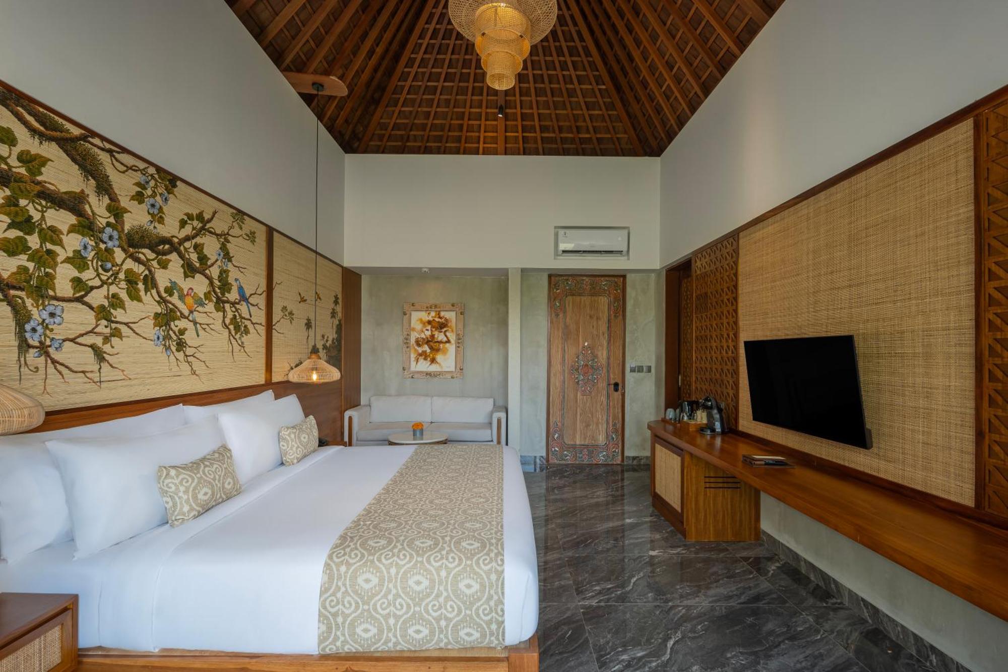 Emana Suite Rice Field View Schedule Shuttle Service to Ubud Center
