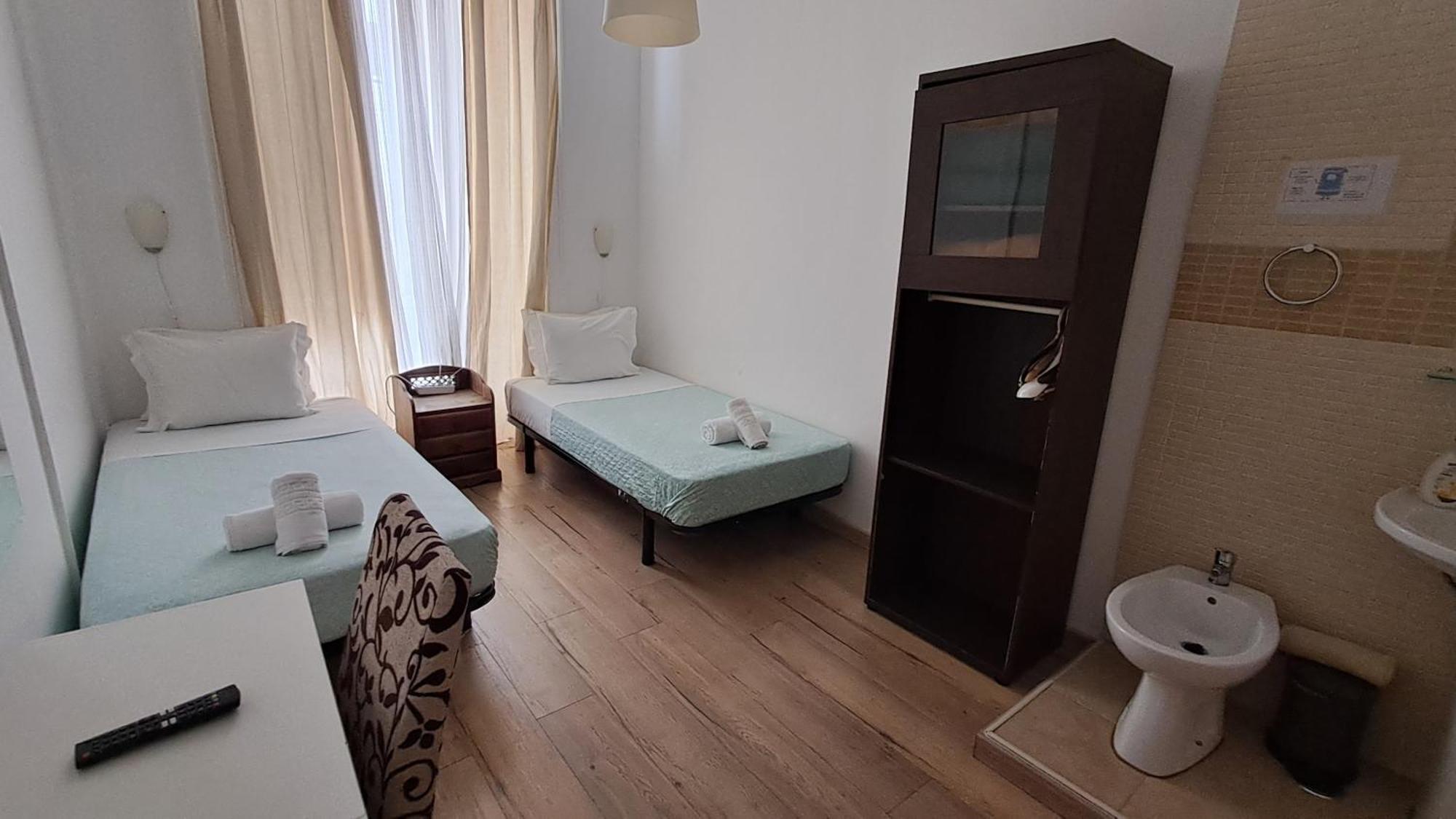 Tweepersoonskamer met 1 of 2 Bedden en Gedeelde Badkamer
