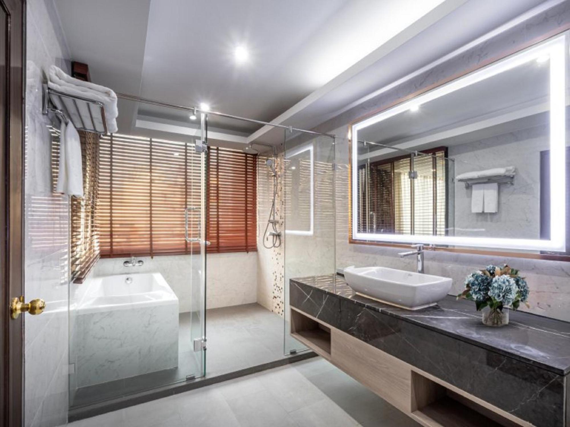 One-Bedroom Twin Suite