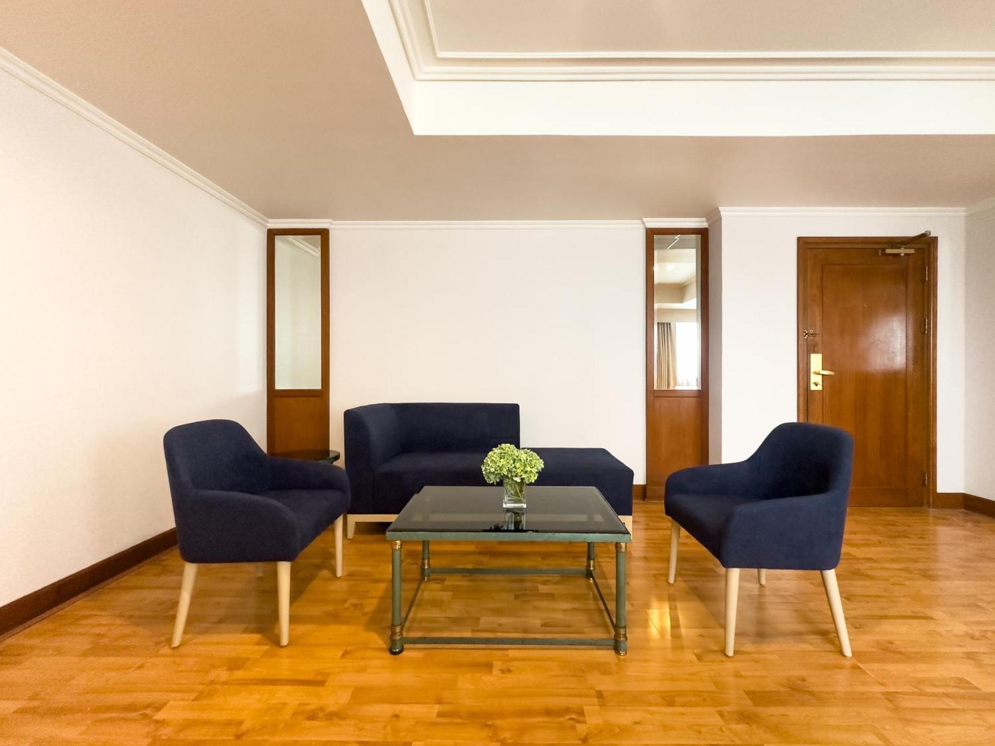 One-Bedroom Twin Suite