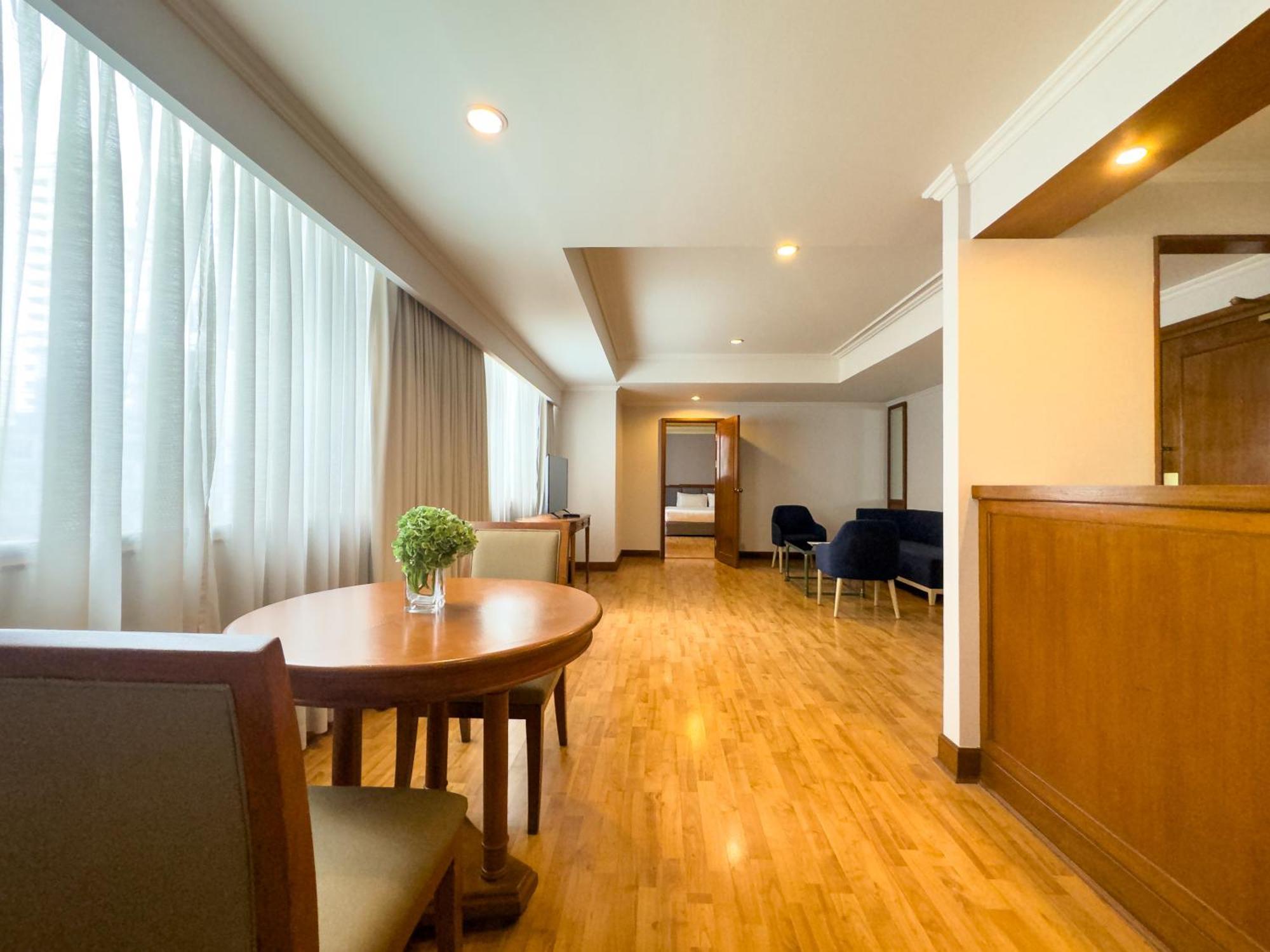 One-Bedroom Twin Suite