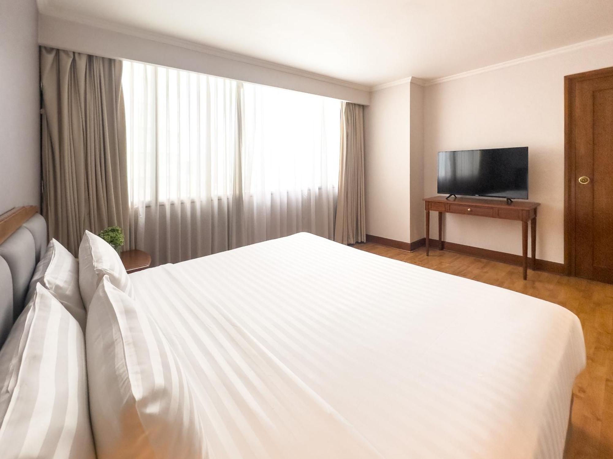 One-Bedroom Twin Suite