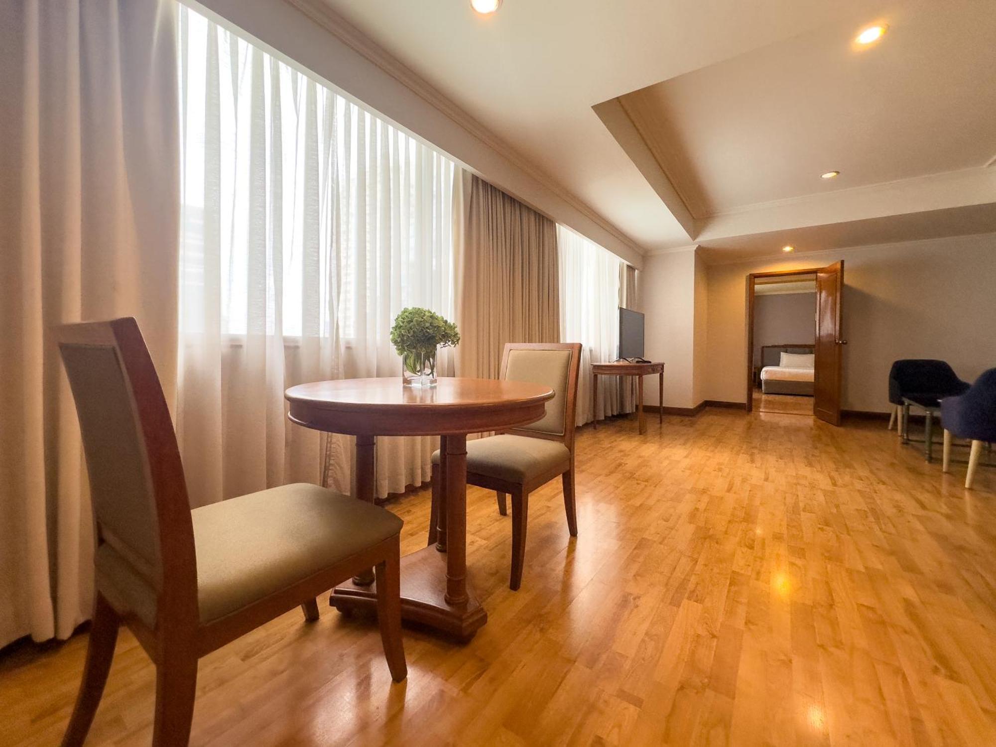 One-Bedroom Twin Suite