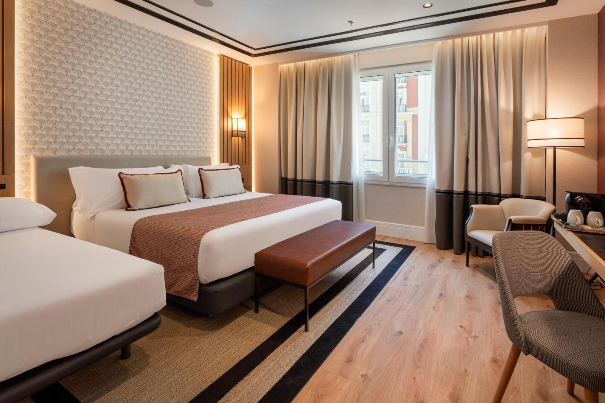 Superior Triple Room Gran Via Street View