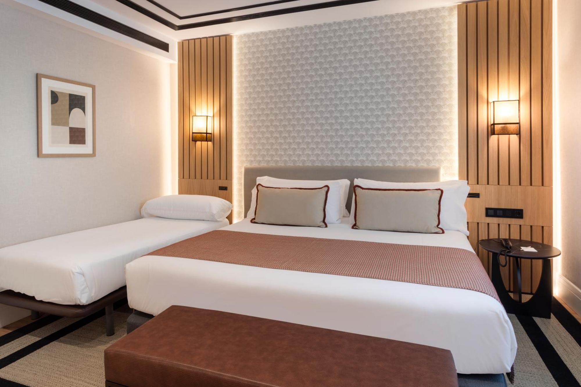 Superior Triple Room Gran Via Street View