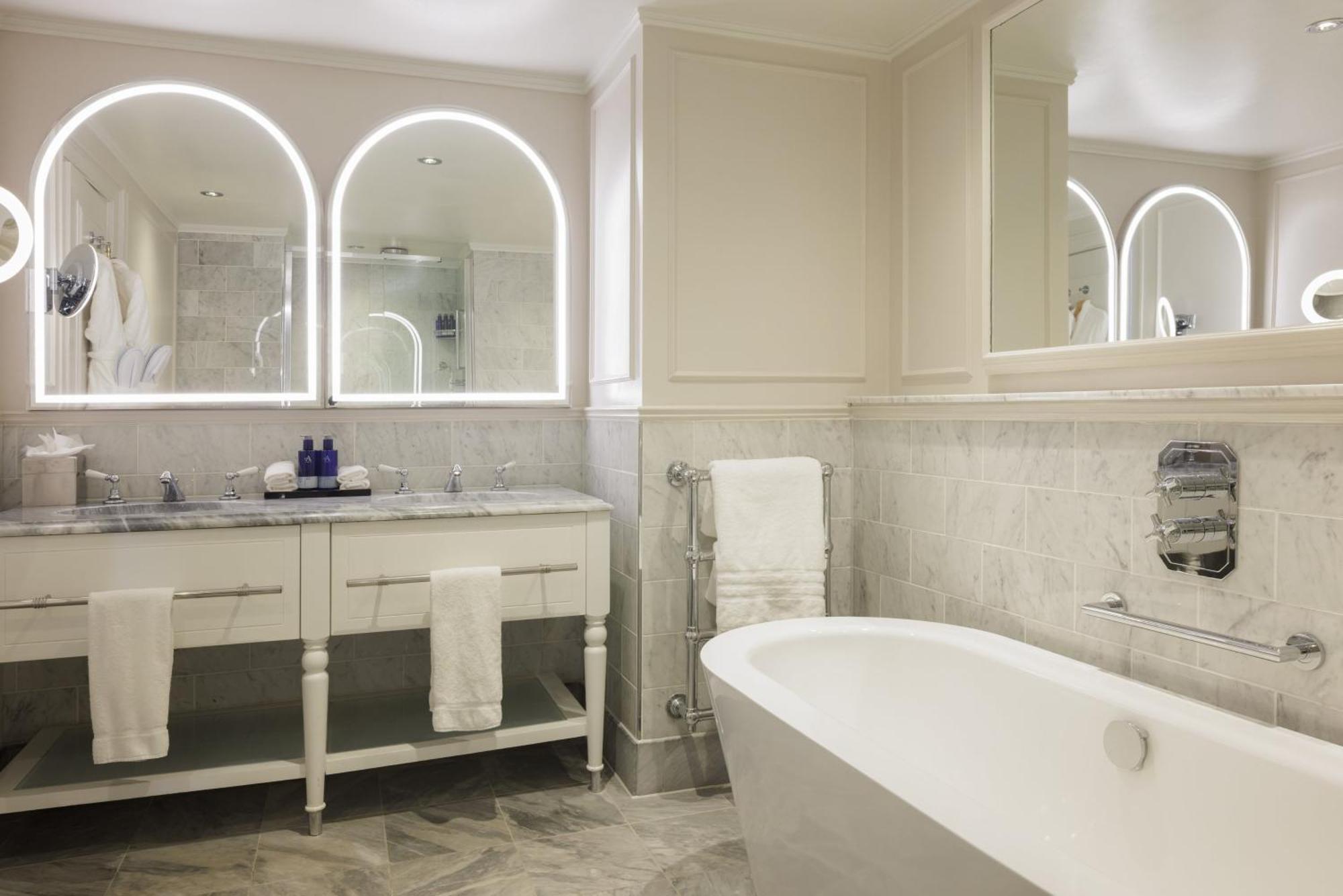 Suite met Kingsize Bed en Uitzicht op het Kasteel