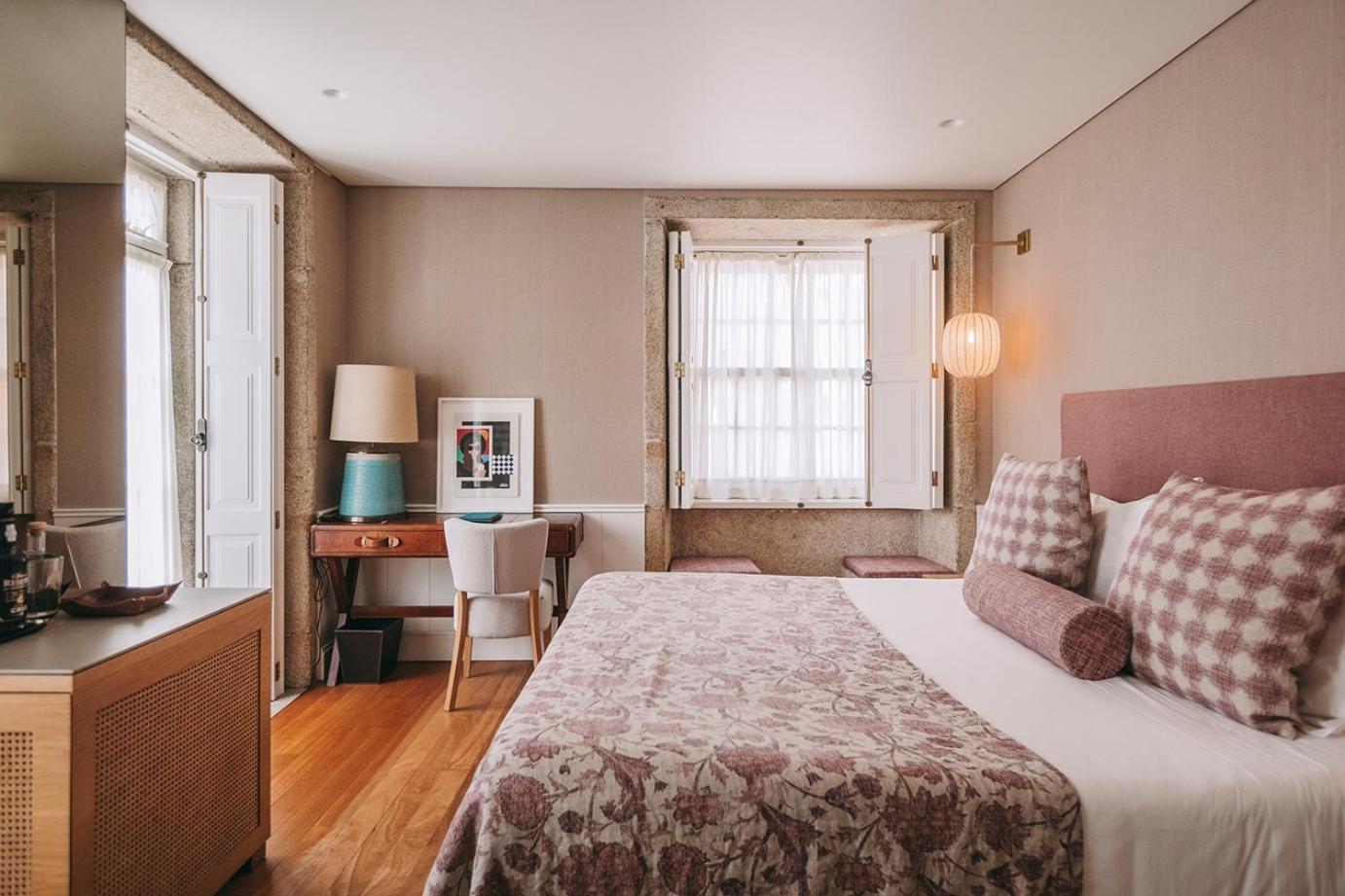 Deluxe Tweepersoonskamer met 1 of 2 Bedden en Uitzicht op de Rivier - Met Balkon