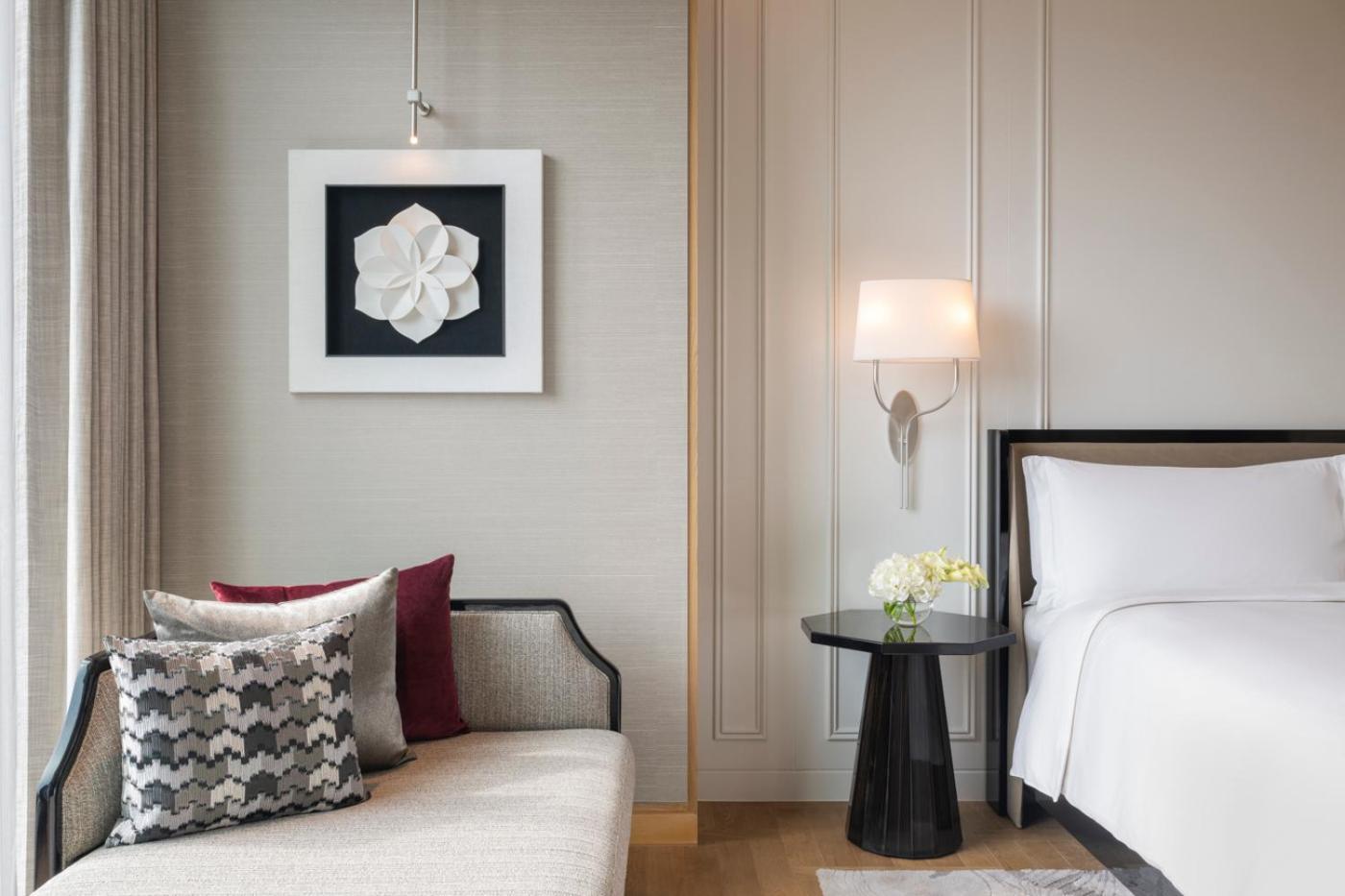 Gardenia King Suite Club Lounge Access