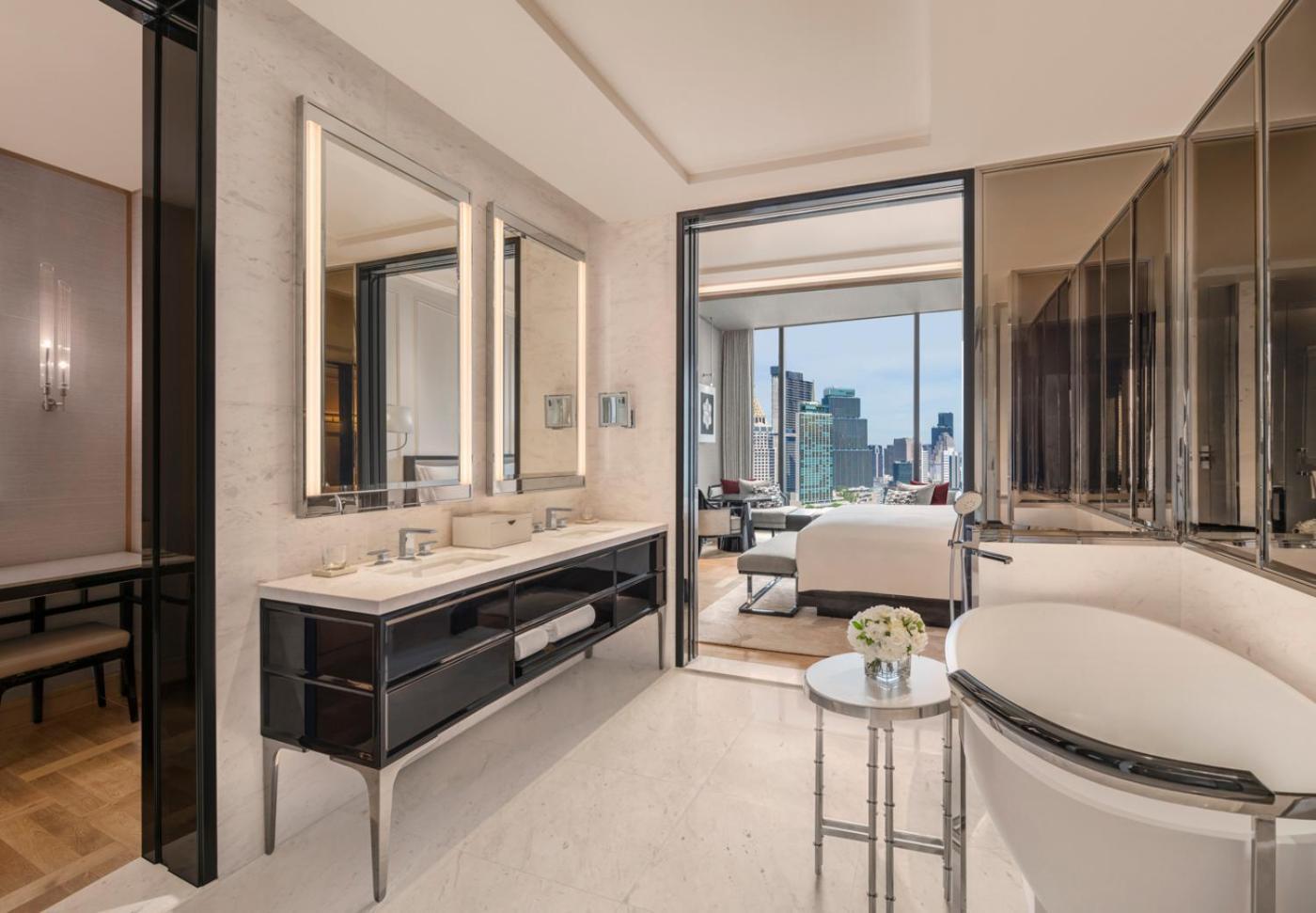Gardenia King Suite Club Lounge Access