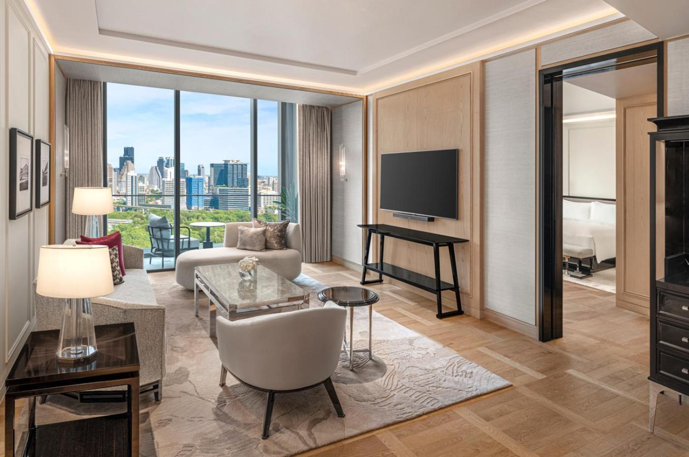 Gardenia King Suite Club Lounge Access