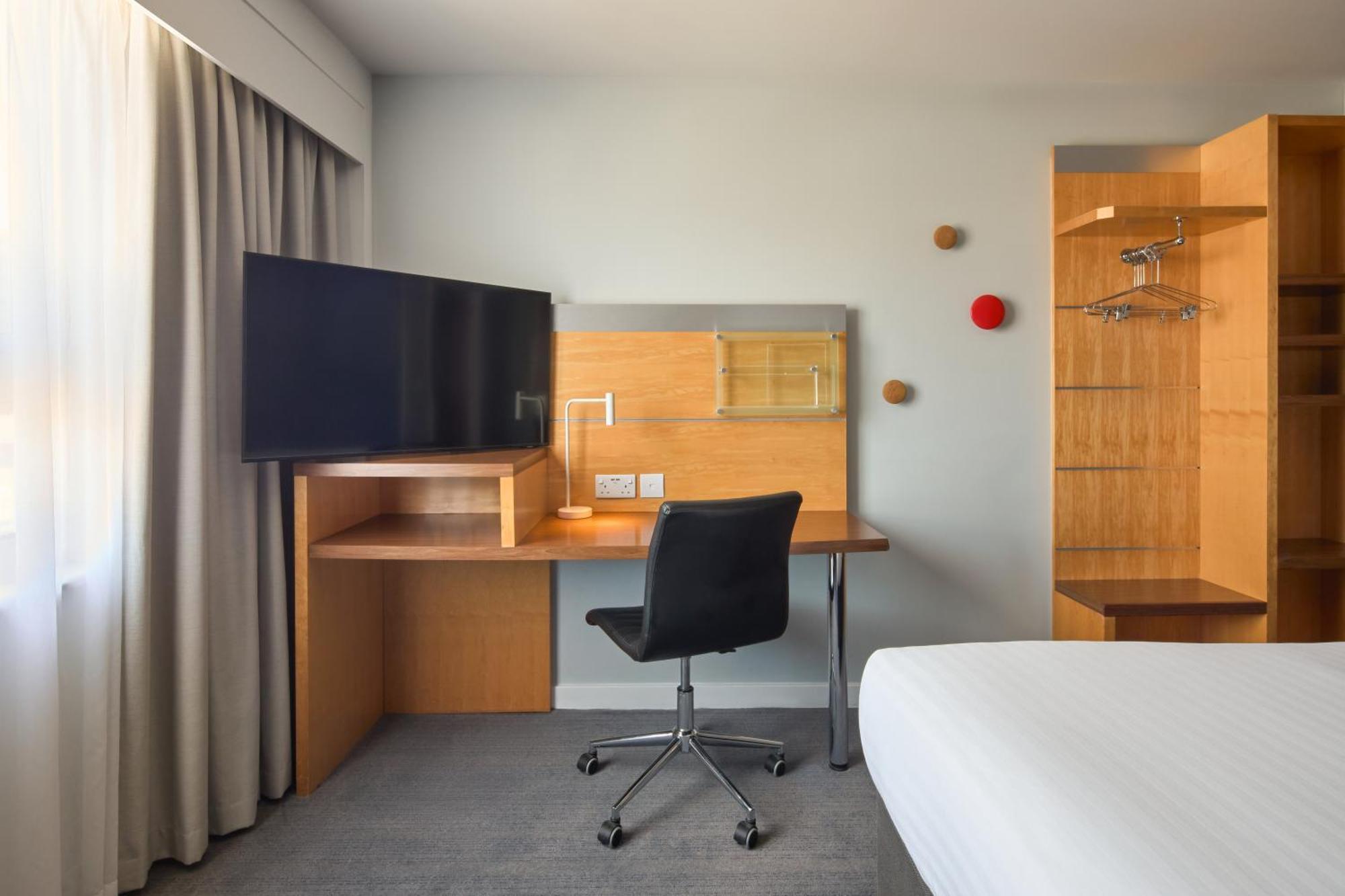 Standaard Tweepersoonskamer met 2 Aparte Bedden en Gratis Warm Ontbijt
