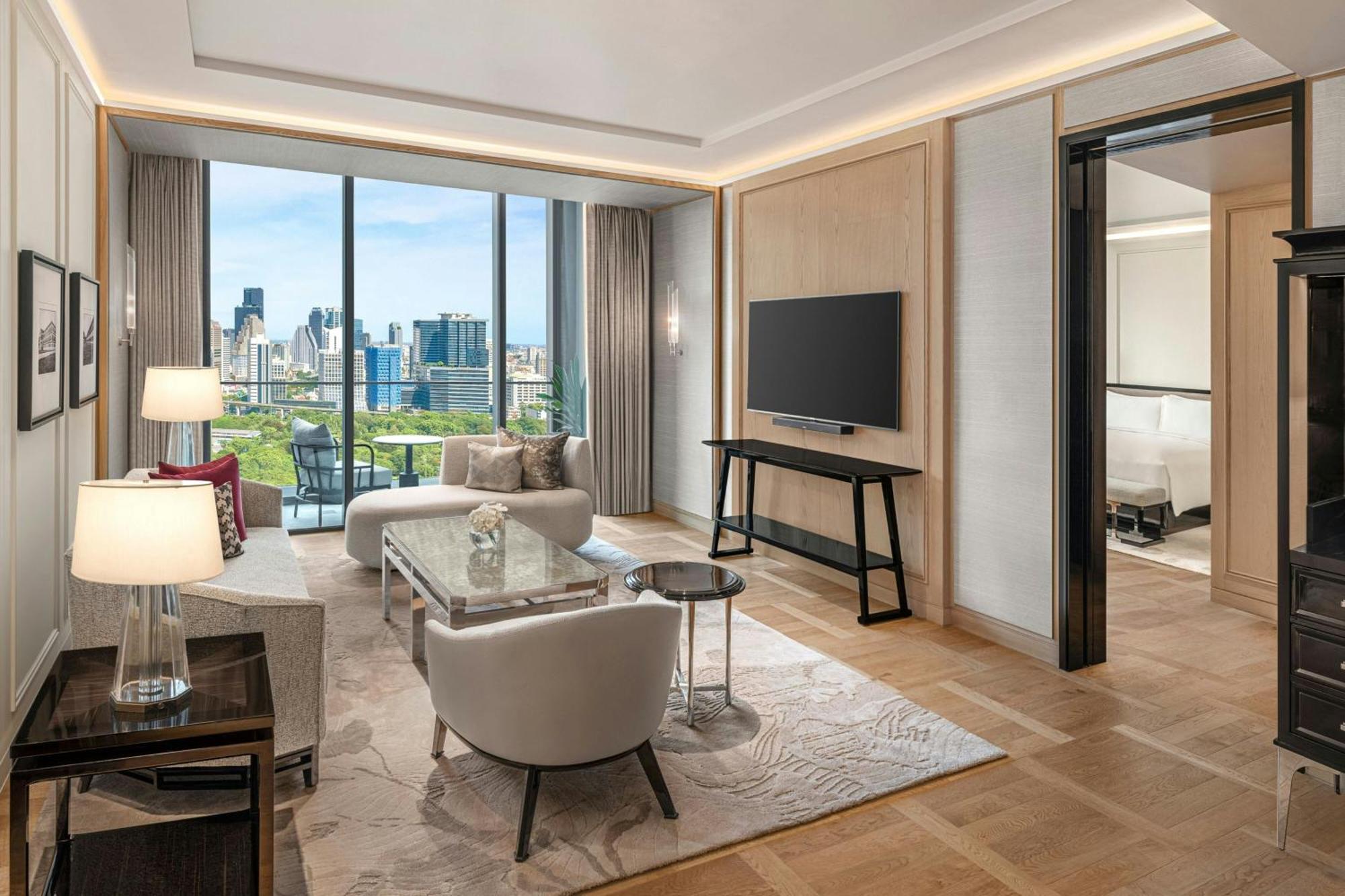 Gardenia King Suite Club Lounge Access