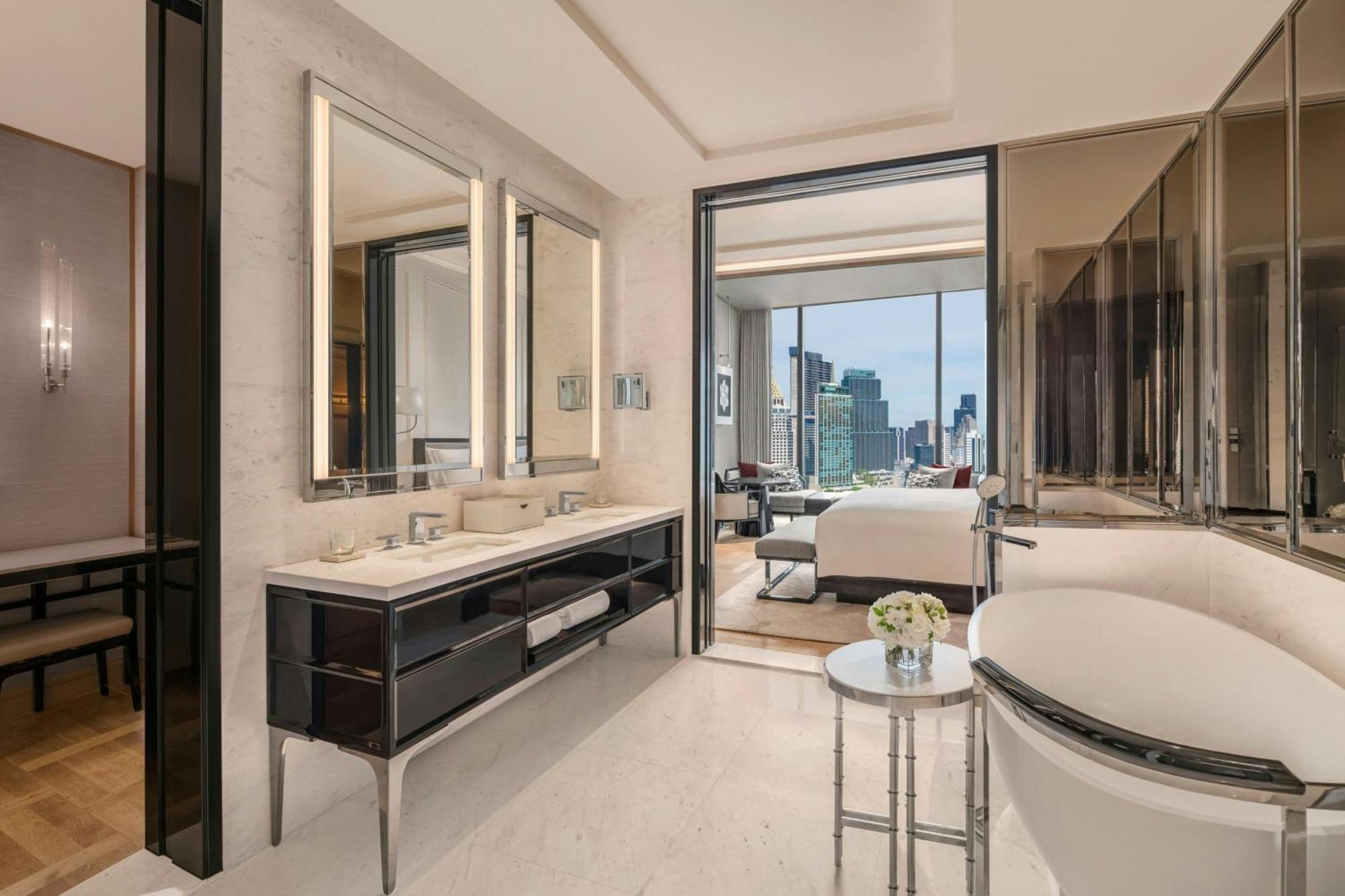 Gardenia King Suite Club Lounge Access