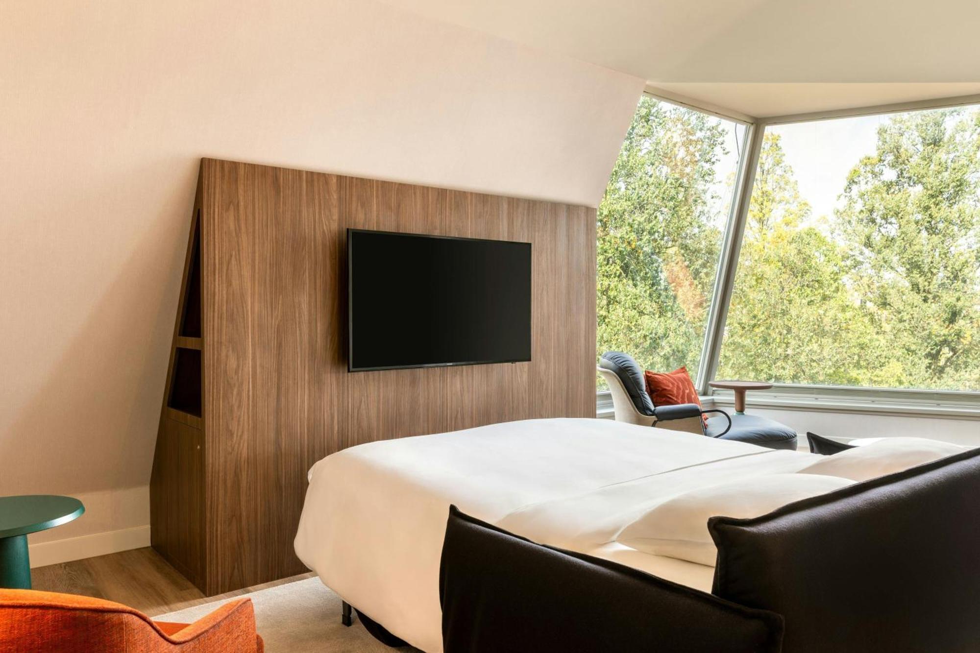Suite met kingsize bed en slaapbank - Toegang tot de Club Lounge