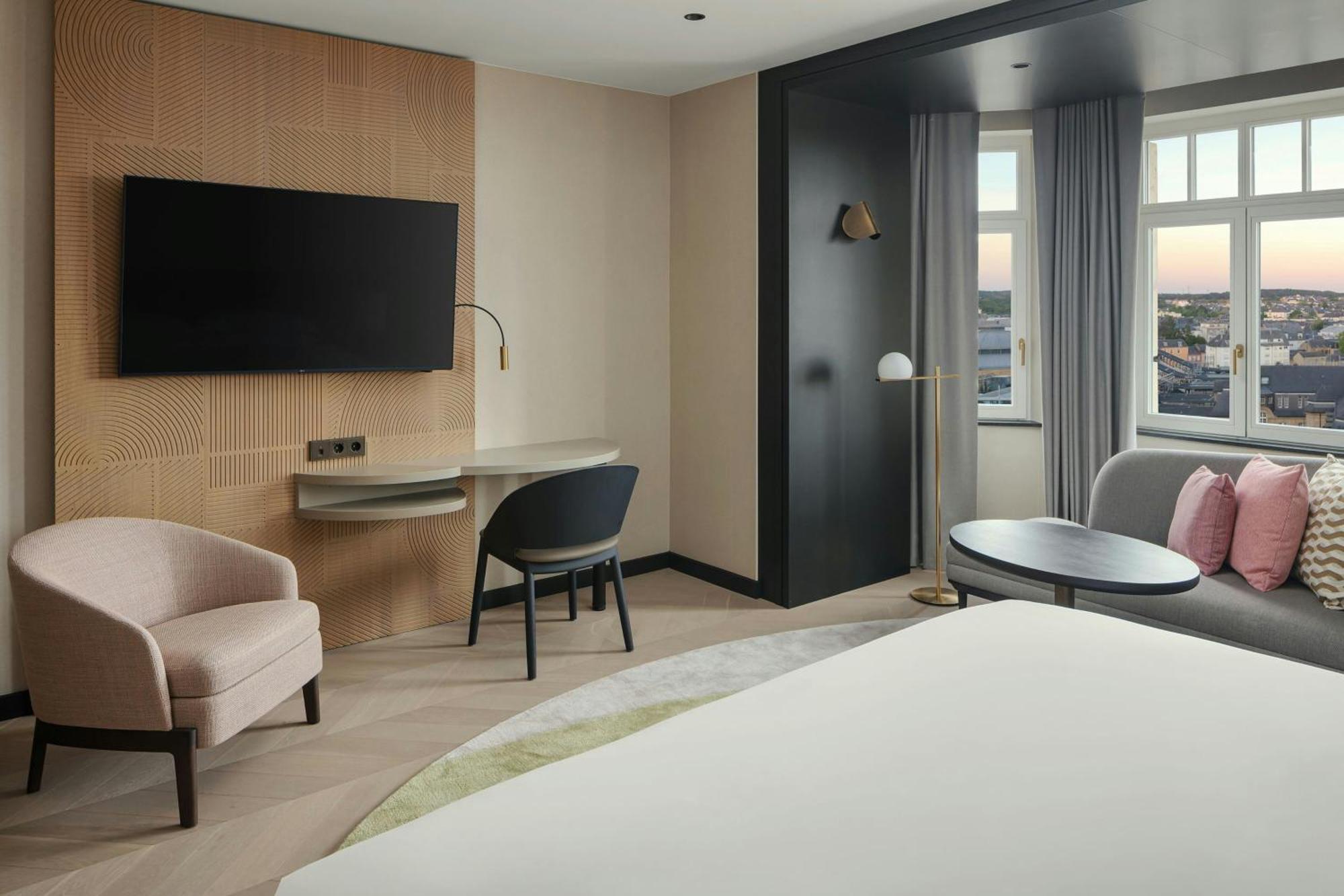 Junior Suite M Club Lounge Access