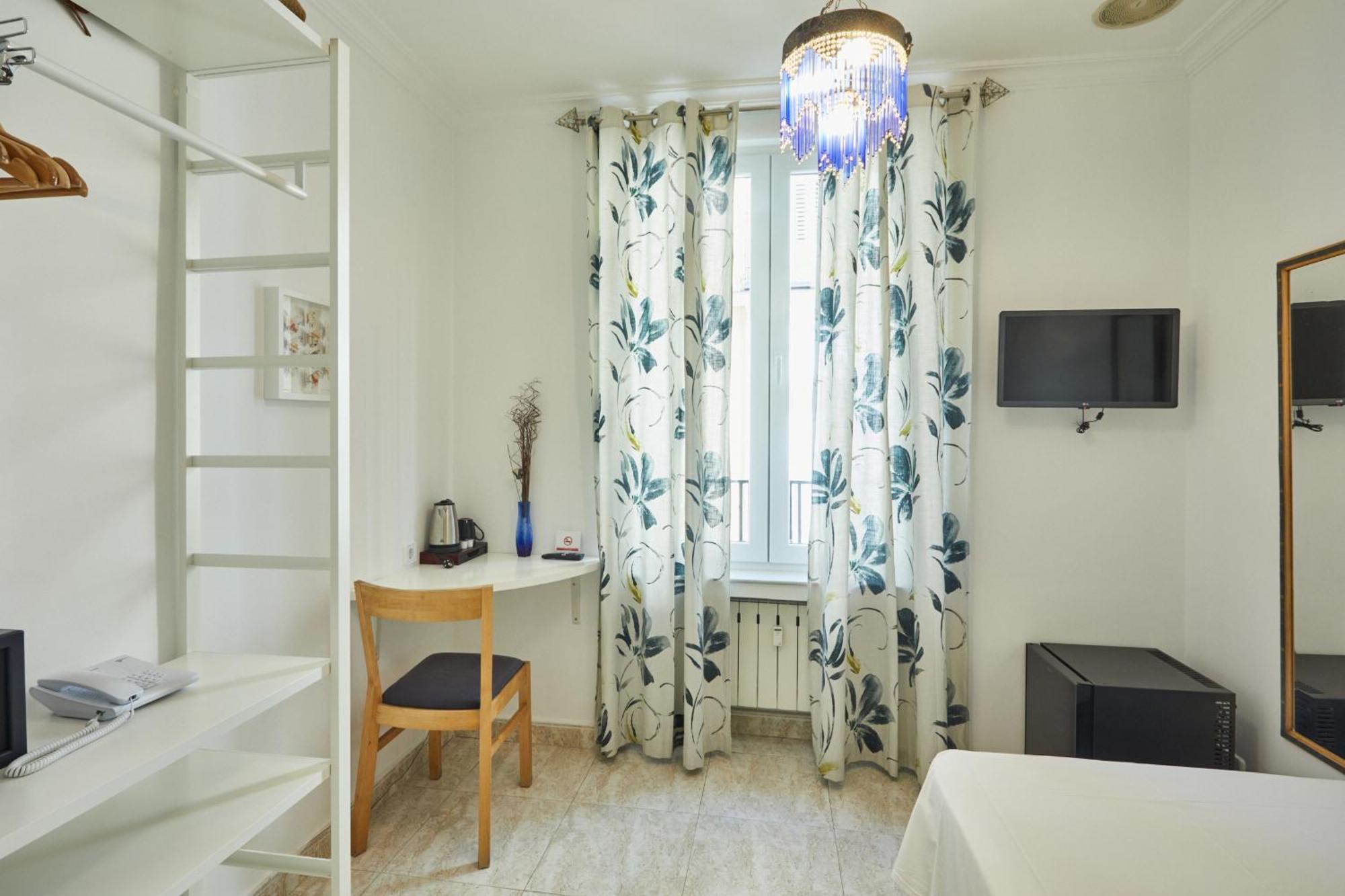 Single Room Private Bathroom