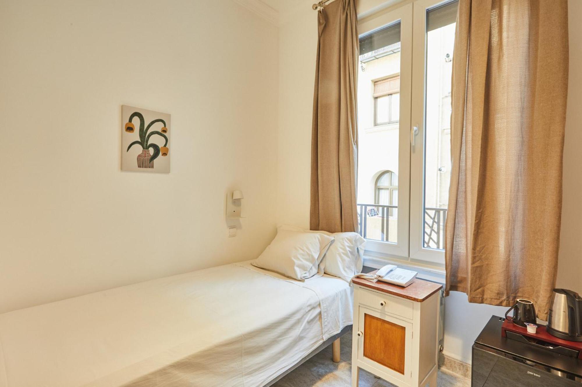 Single Room Private Bathroom