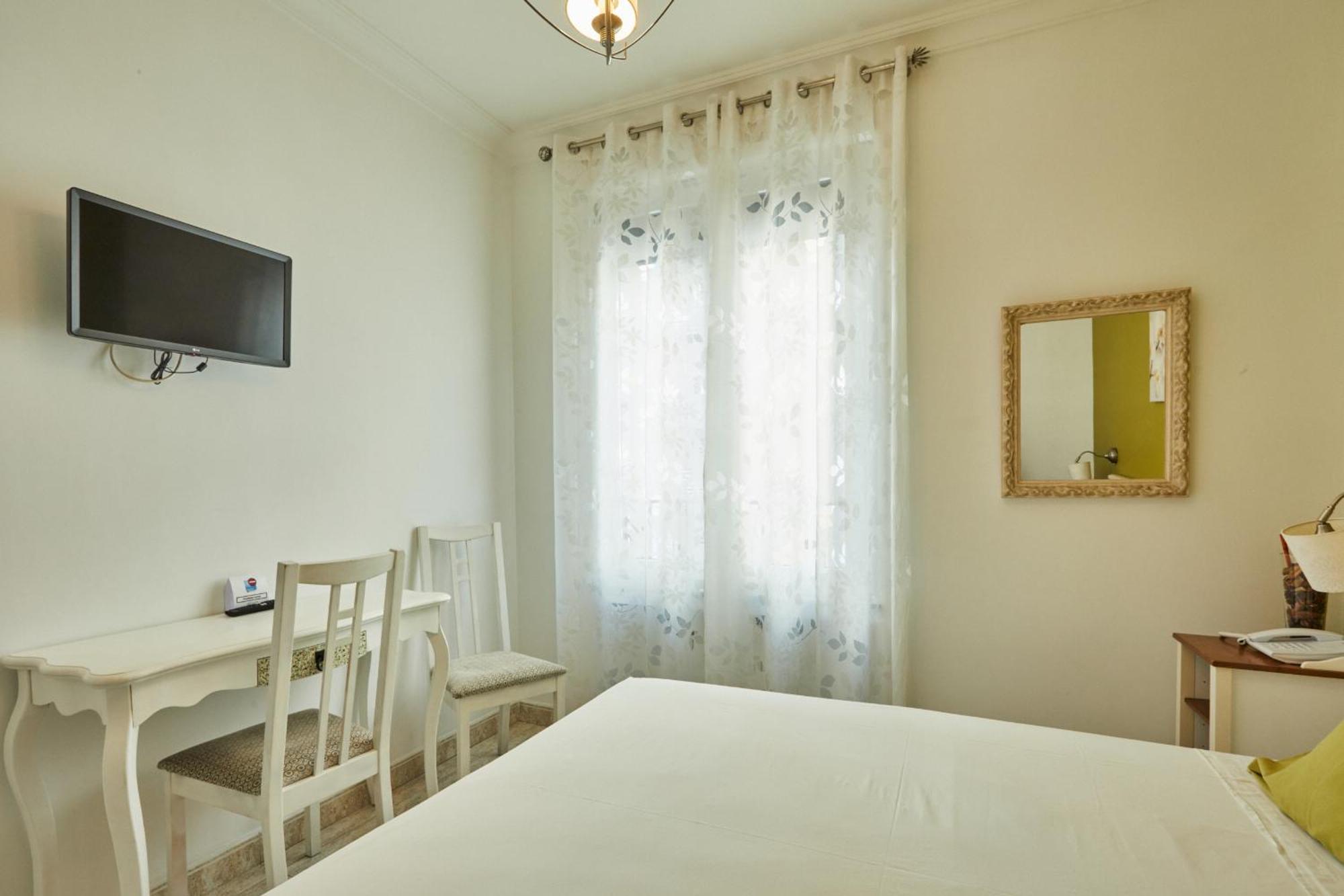 Double Room Private Bathroom