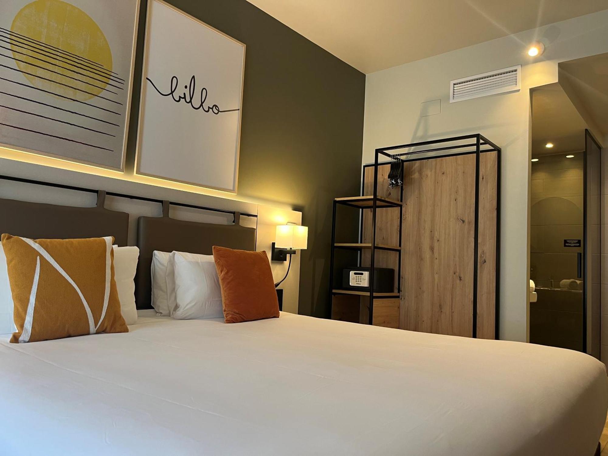 Standard Queen Room