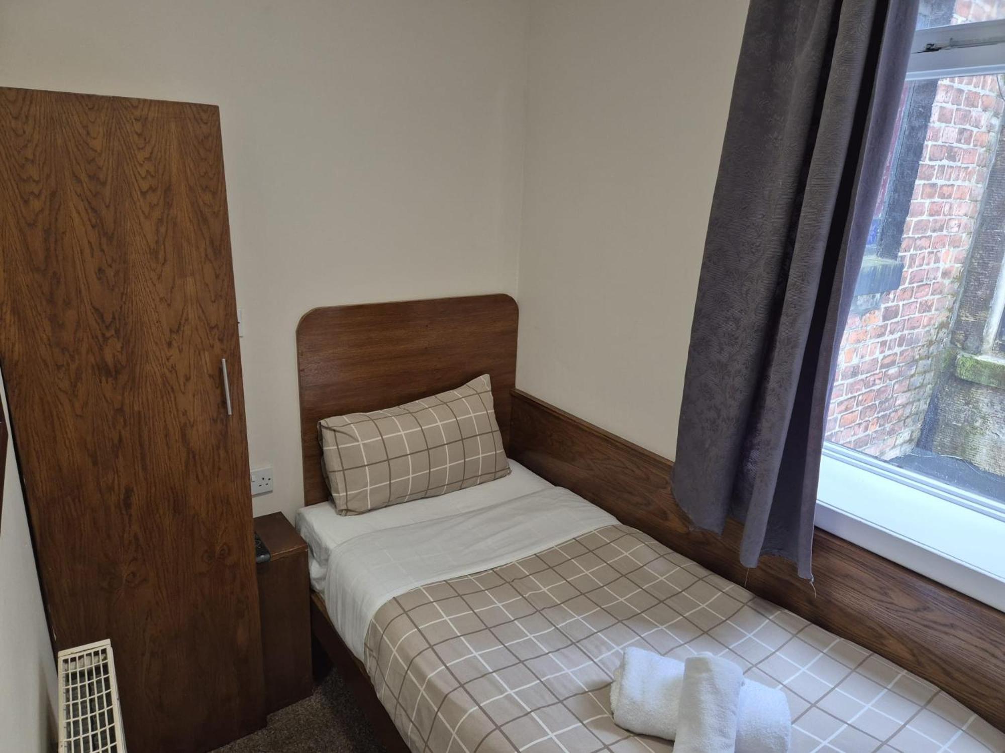Single Room Private External Bathroom