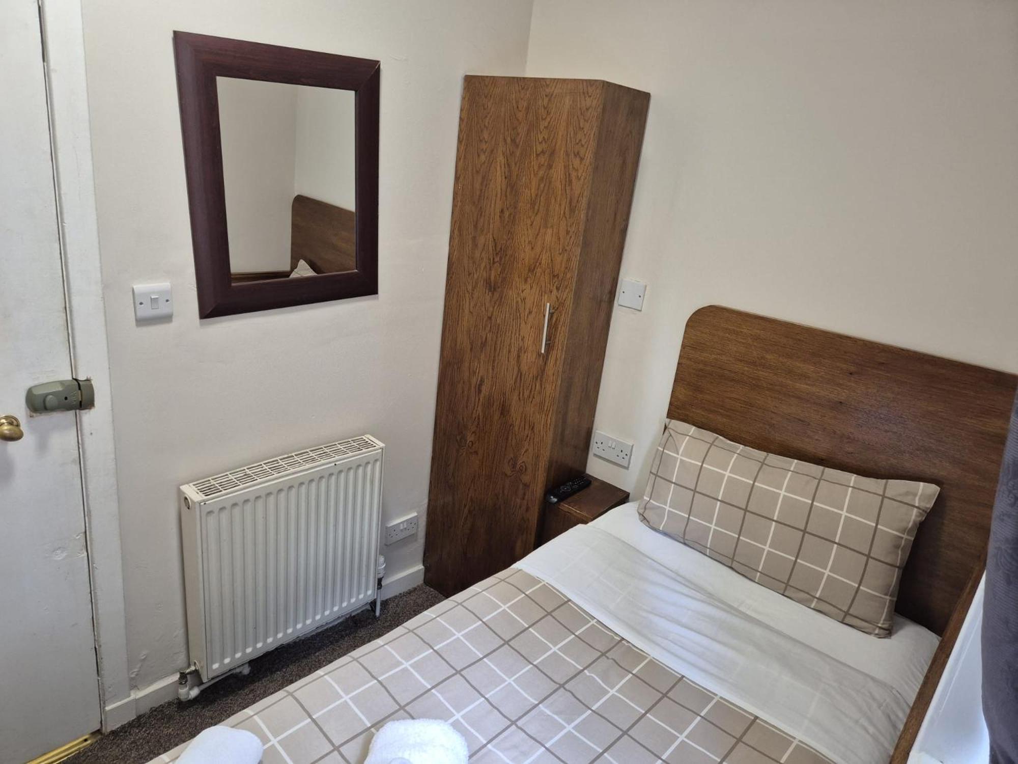 Single Room Private External Bathroom