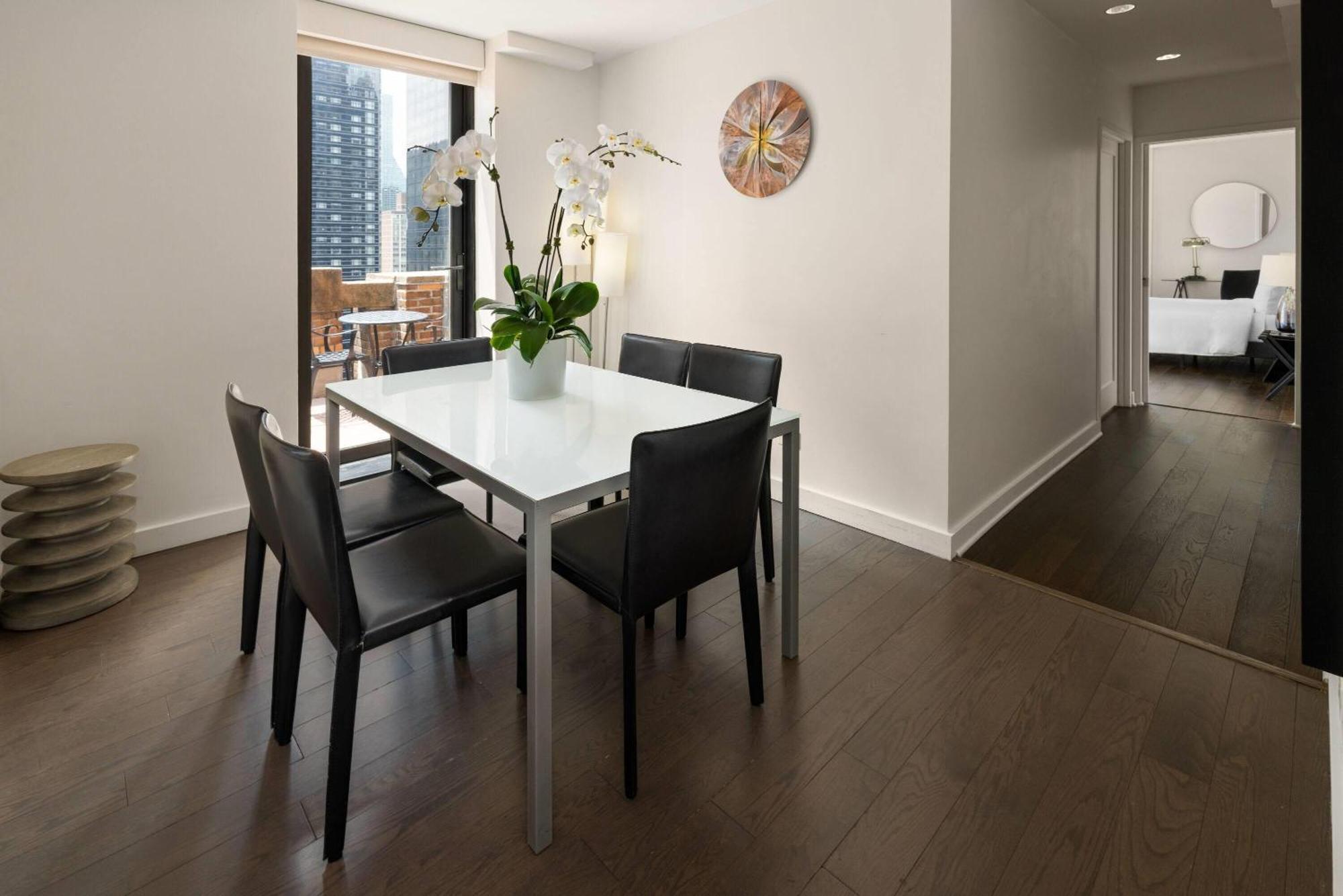 Penthouse-appartement met 4 slaapkamers, 1 kingsize bed, 3 queensize bedden. Het appartement is rookvrij.