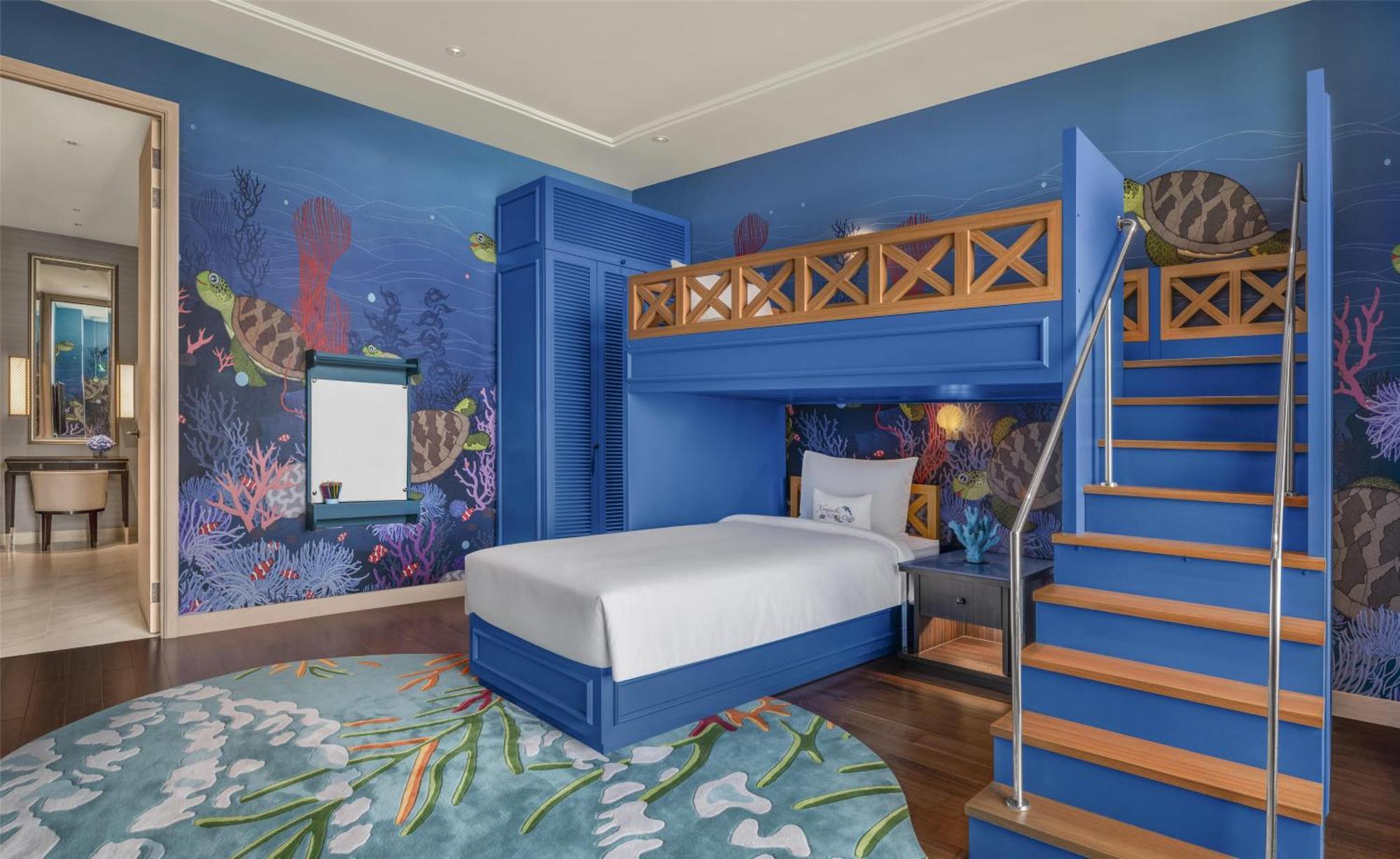 Sealife Family Suite Lounge Access