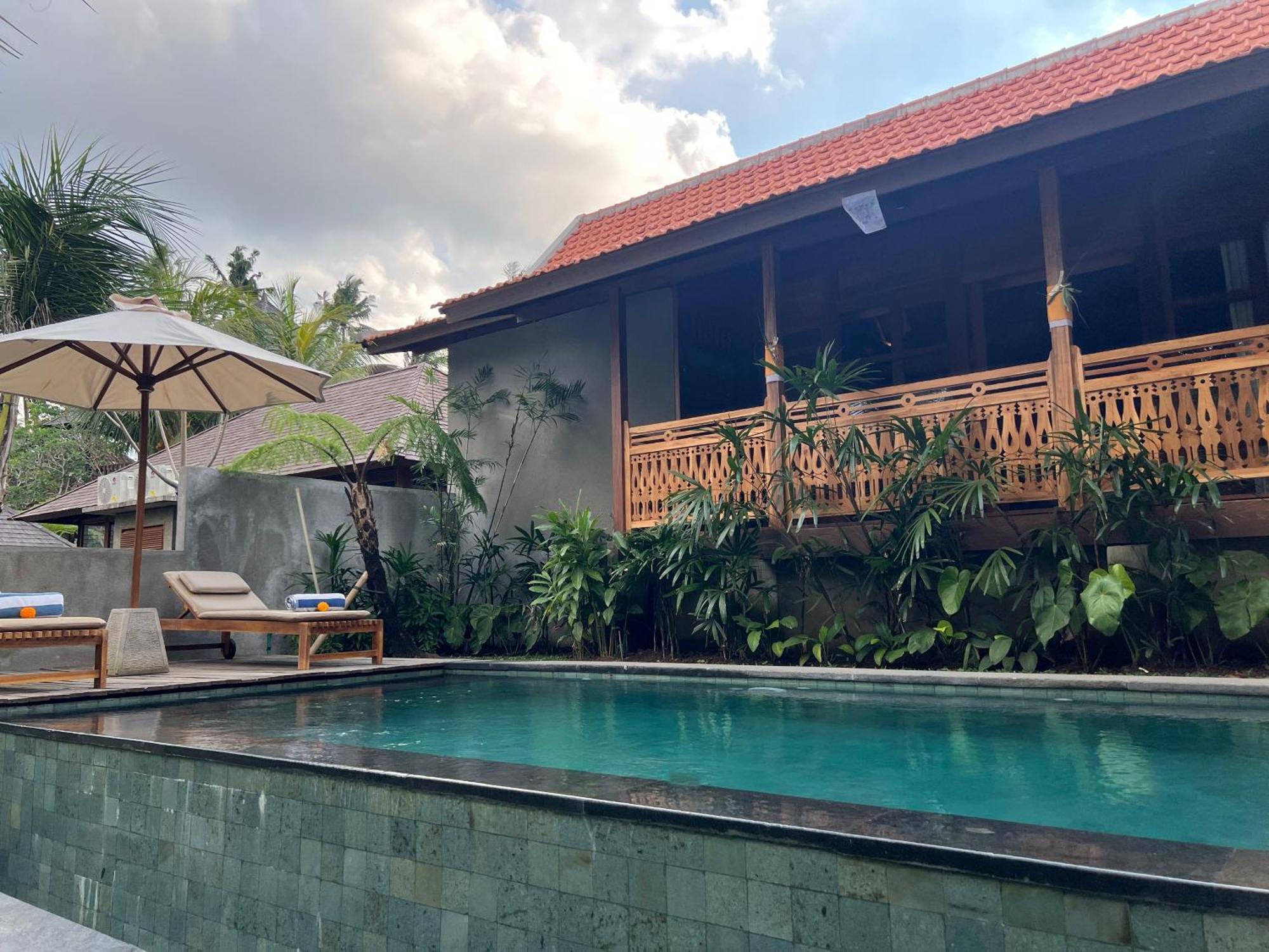 Wooden One-Bedroom Villa Private Pool