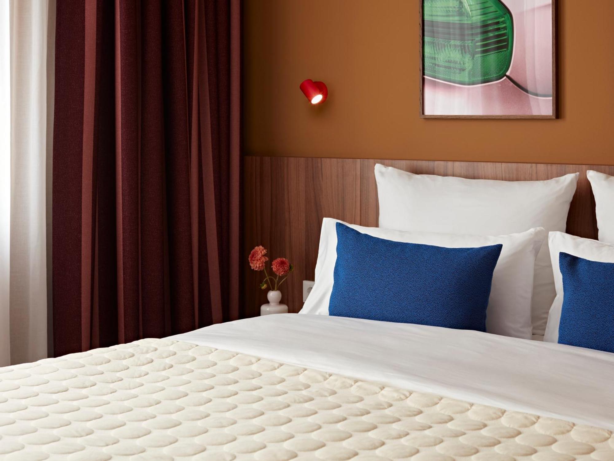 Studio met Queensize Bed - Geschikt voor Mensen met een Lichamelijke Beperking