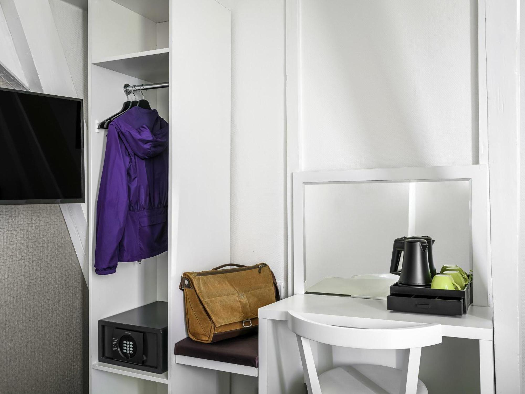 Attic Room with Twin Beds - Limited Lift Access
