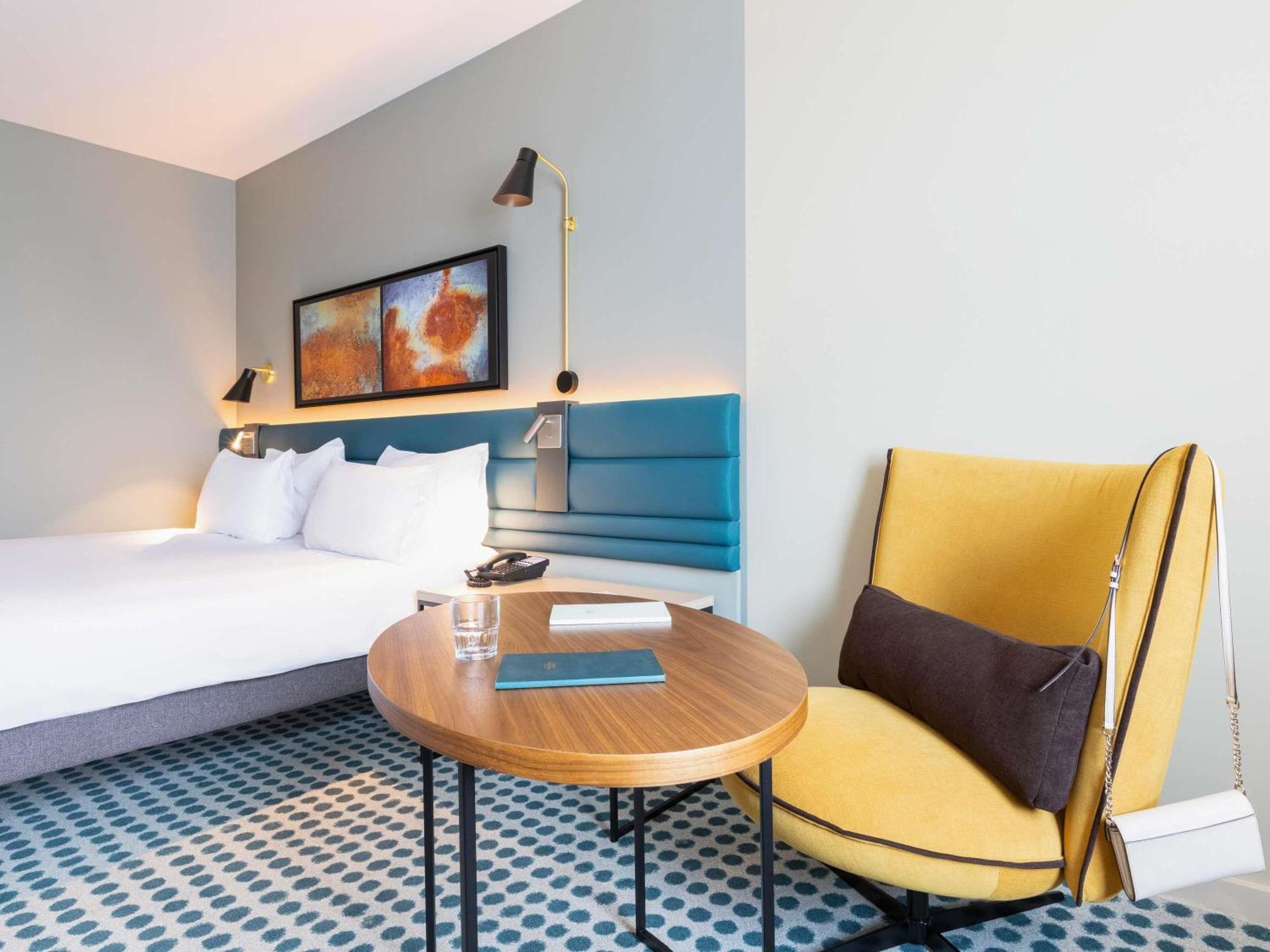 Executive Room a King Bed