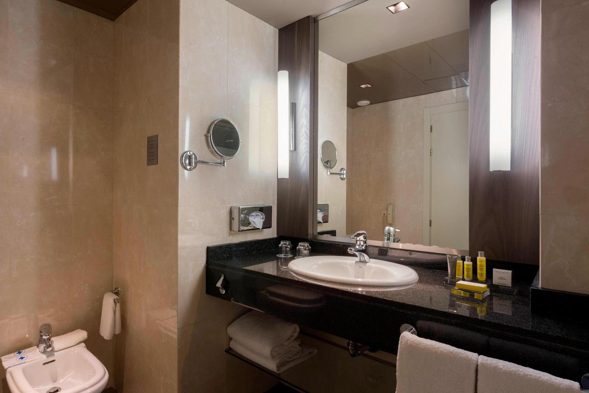 Executive King Room Lounge Access