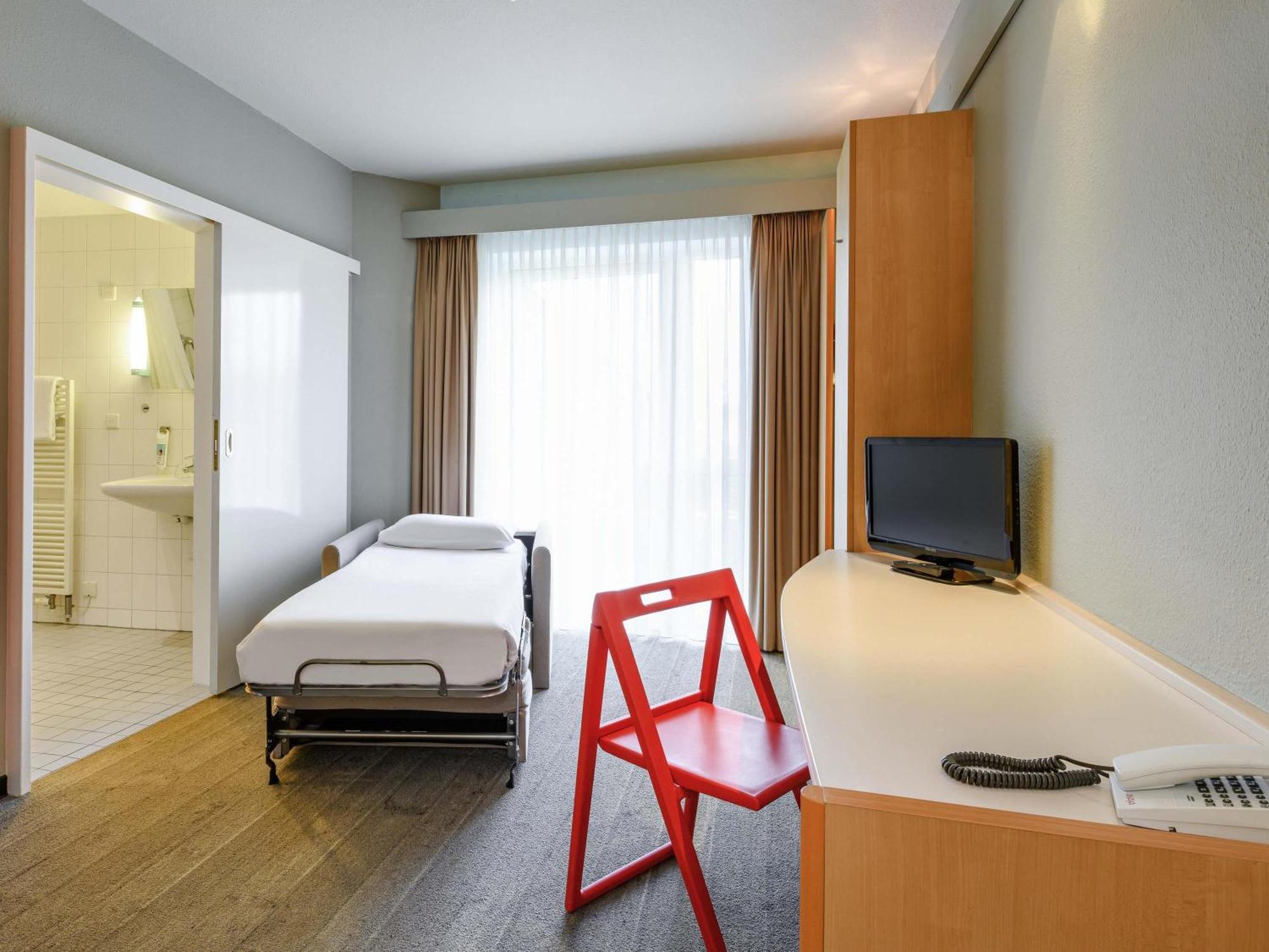 Standard Single Room with Sofabed - Disability Access