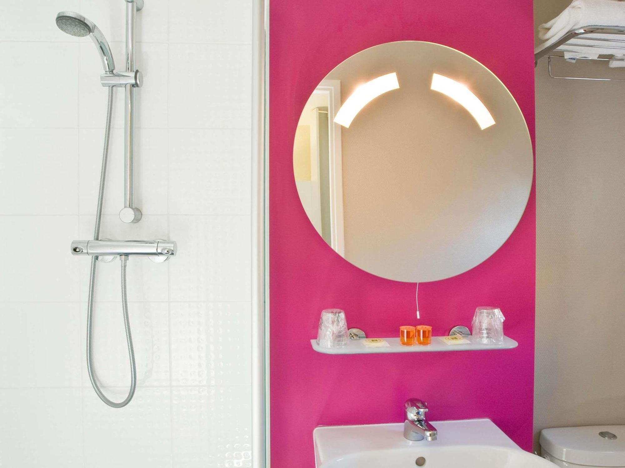 Standaard Kamer met 1 Tweepersoonsbed en Eenpersoonsslaapbank