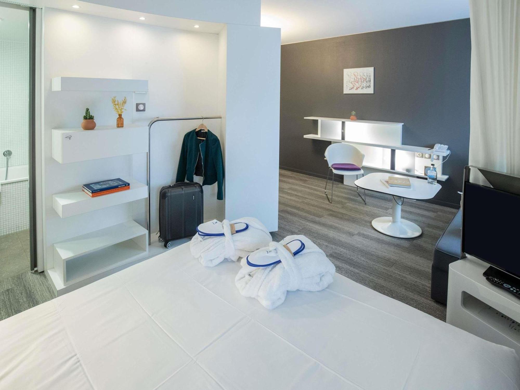 Executive Suite One Double Bed One Single Bed