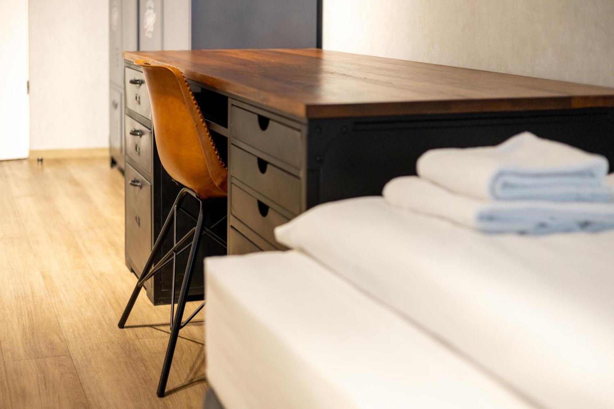 Hostel Tweepersoonskamer met 2 Aparte Bedden