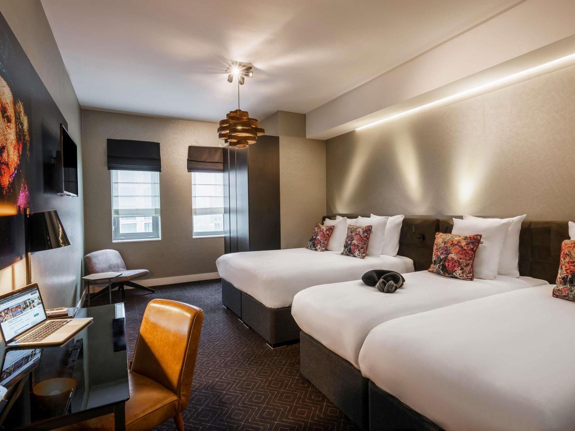 Classic Familiekamer met Tweepersoonsbed en 2 Aparte Bedden