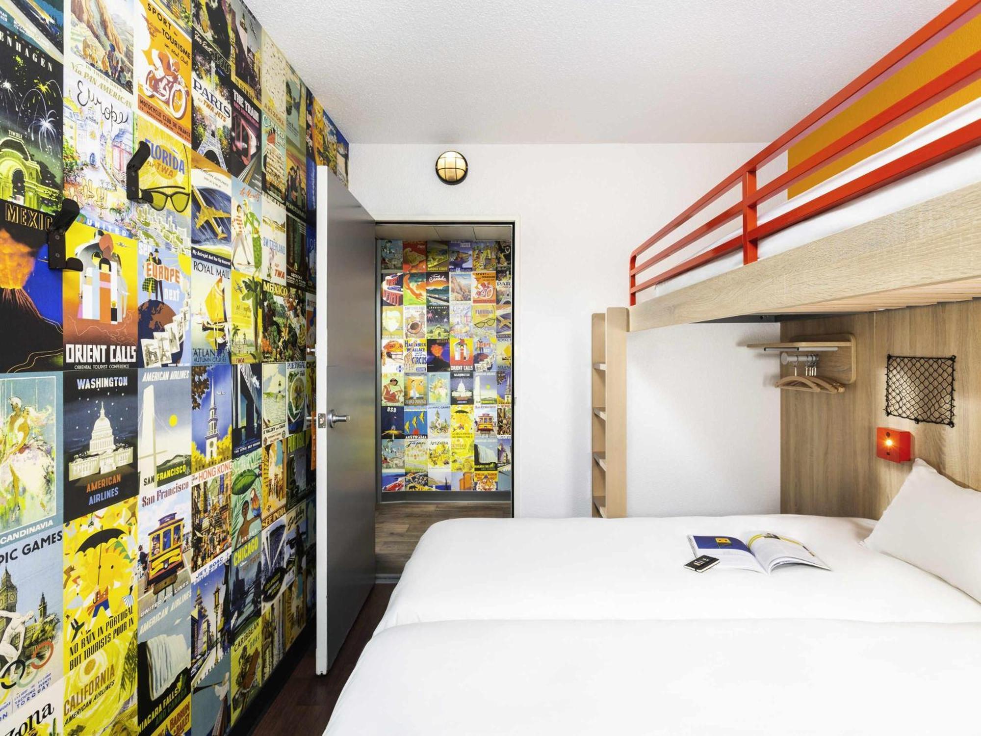 Break Kamer met 2 eenpersoonsbedden en 1 hoogslaper.