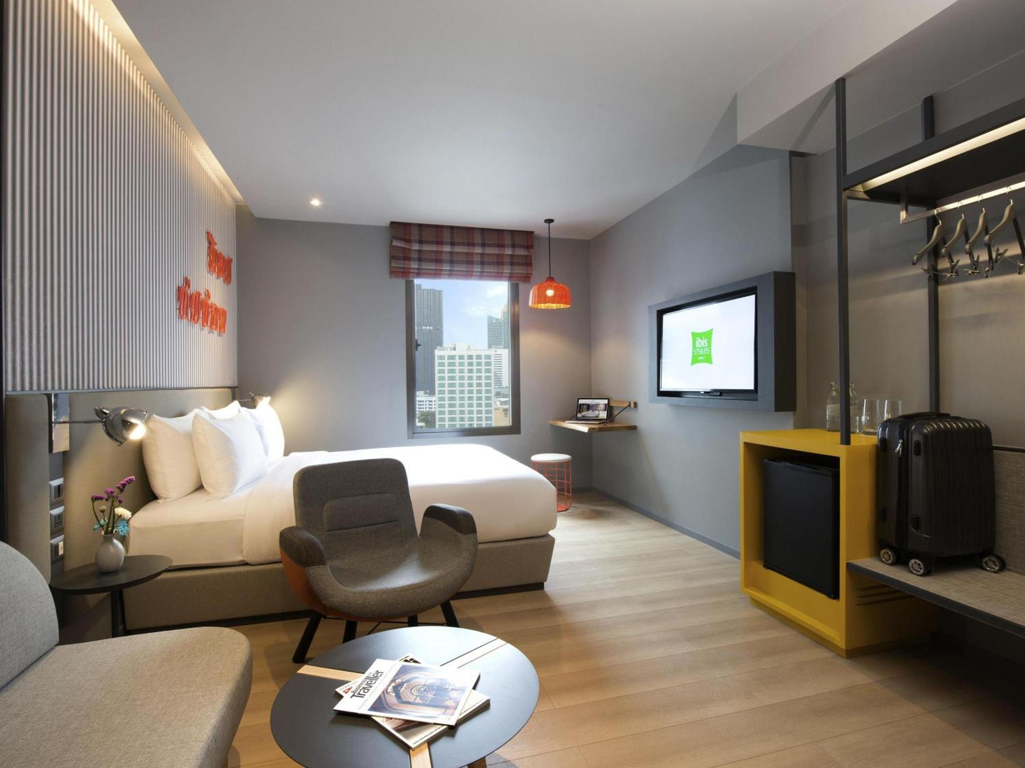 Superior Corner Queen Room