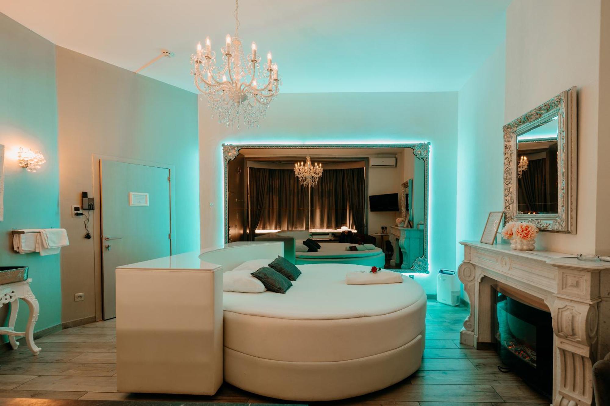 Double Room with Spa Bath,1705168725:JPEG