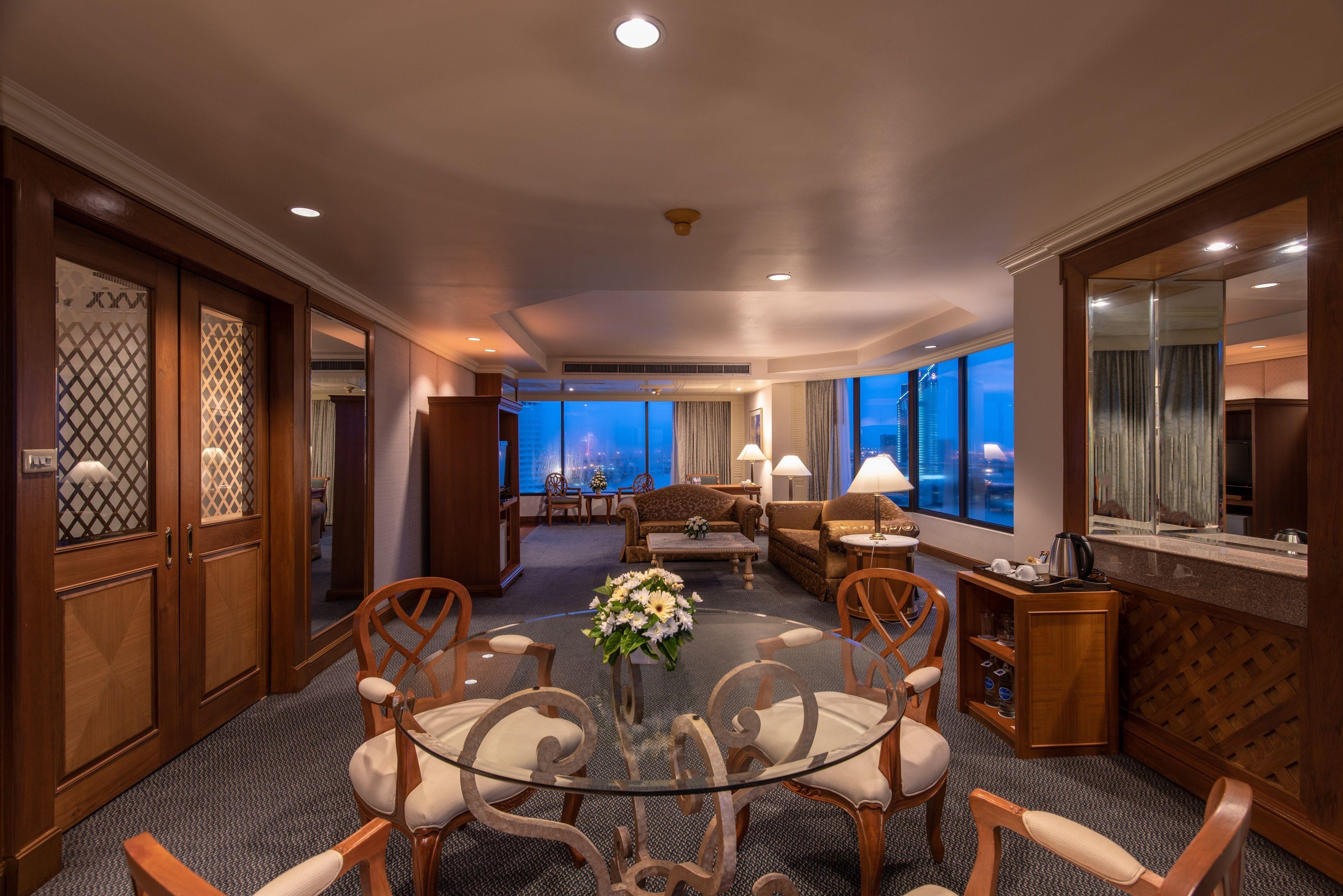 One-Bedroom Deluxe King Suite River View