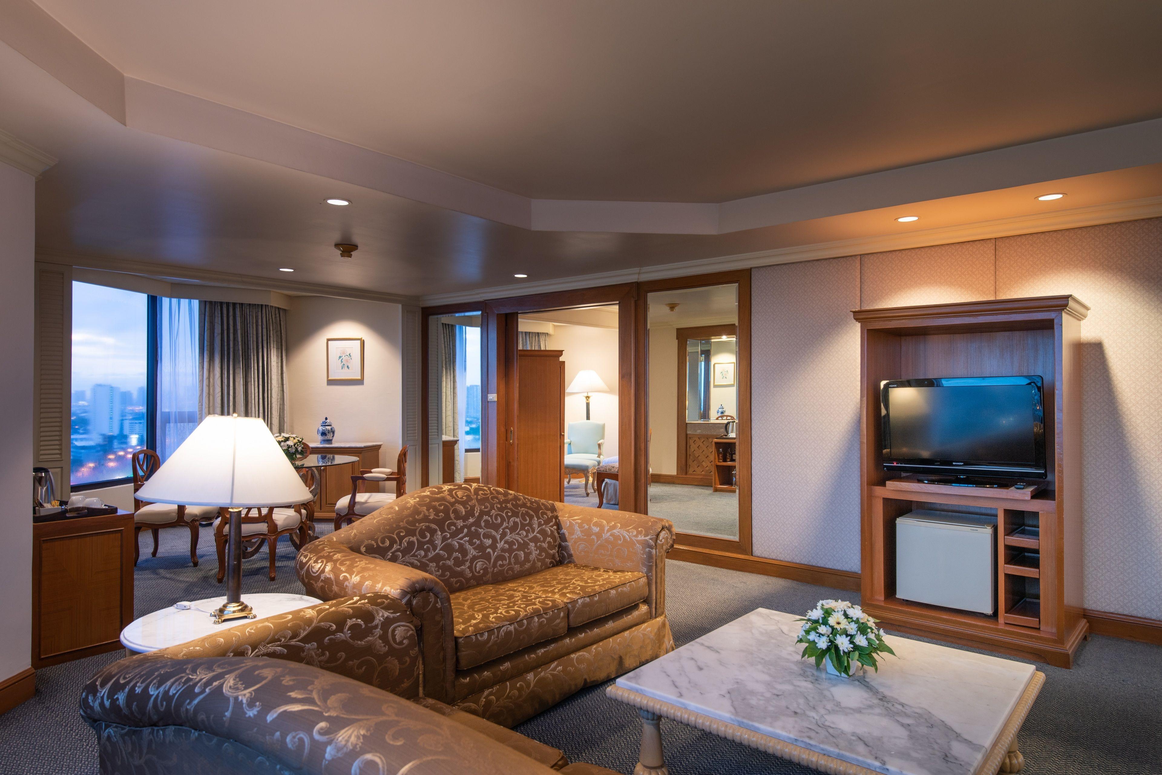 One-Bedroom Deluxe King Suite River View