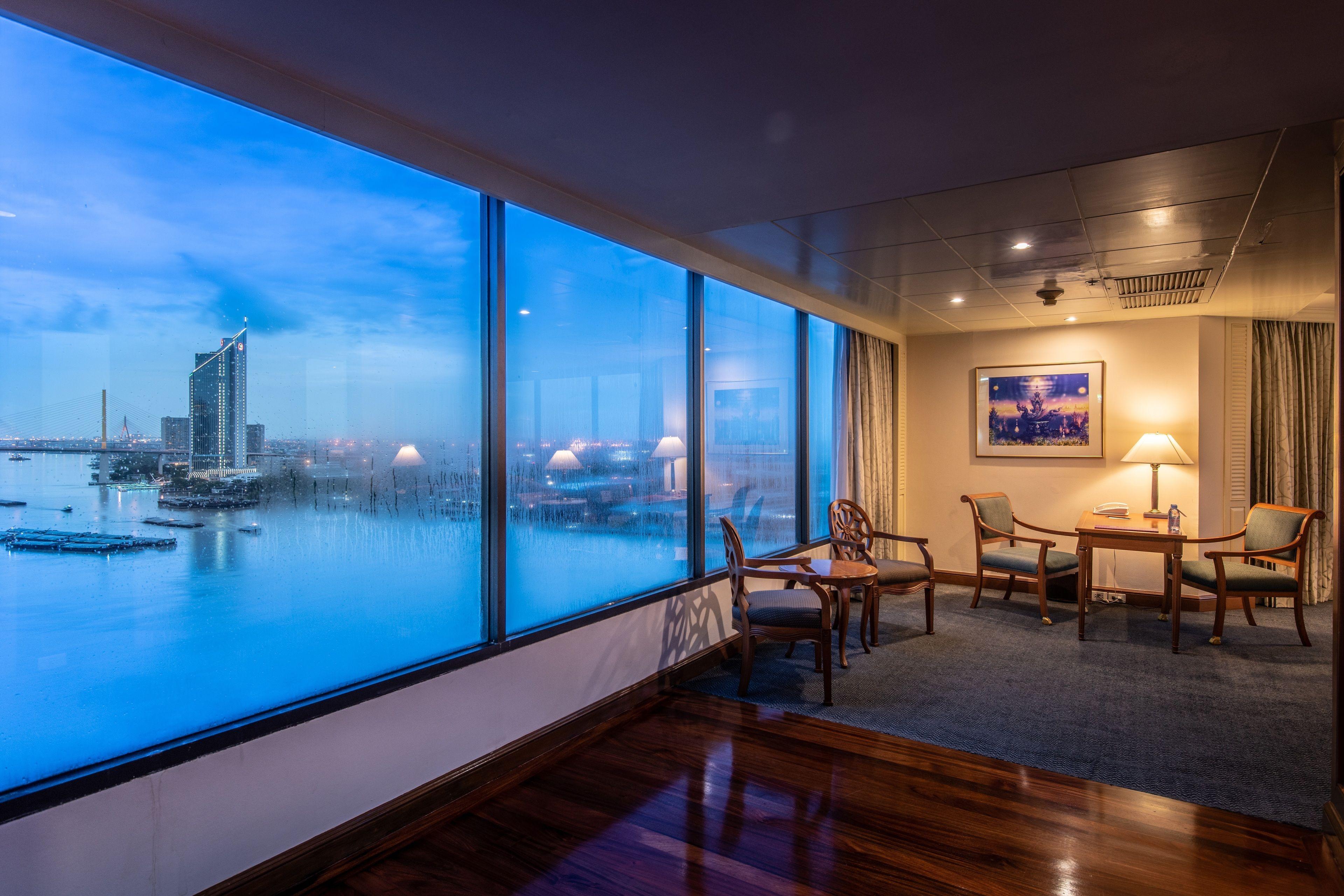 One-Bedroom Deluxe King Suite River View