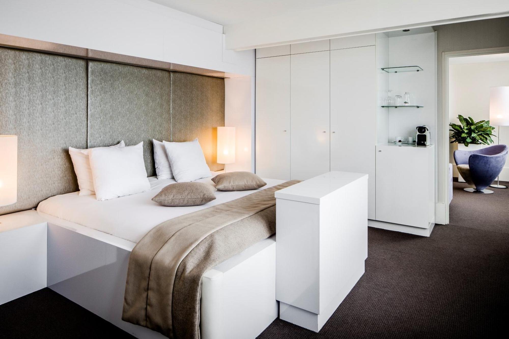 One-Bedroom Suite City View
