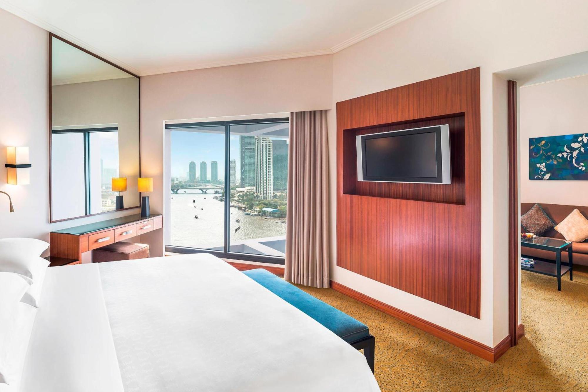 Junior Club lounge access Suite 1 King River view